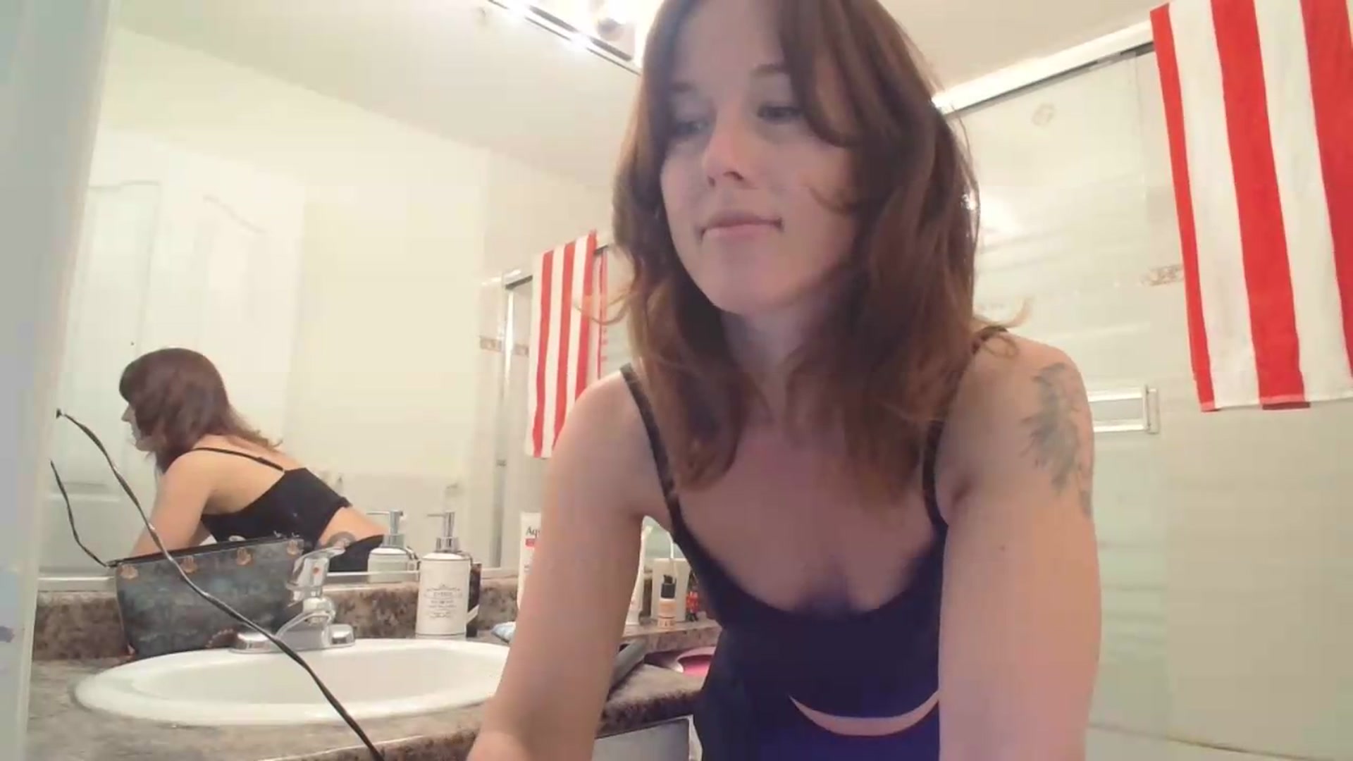 Gallery image thumbnail from ClitorisQueen's myfreecams stream on, 05/05/2026, 16:03 image 9 of 20