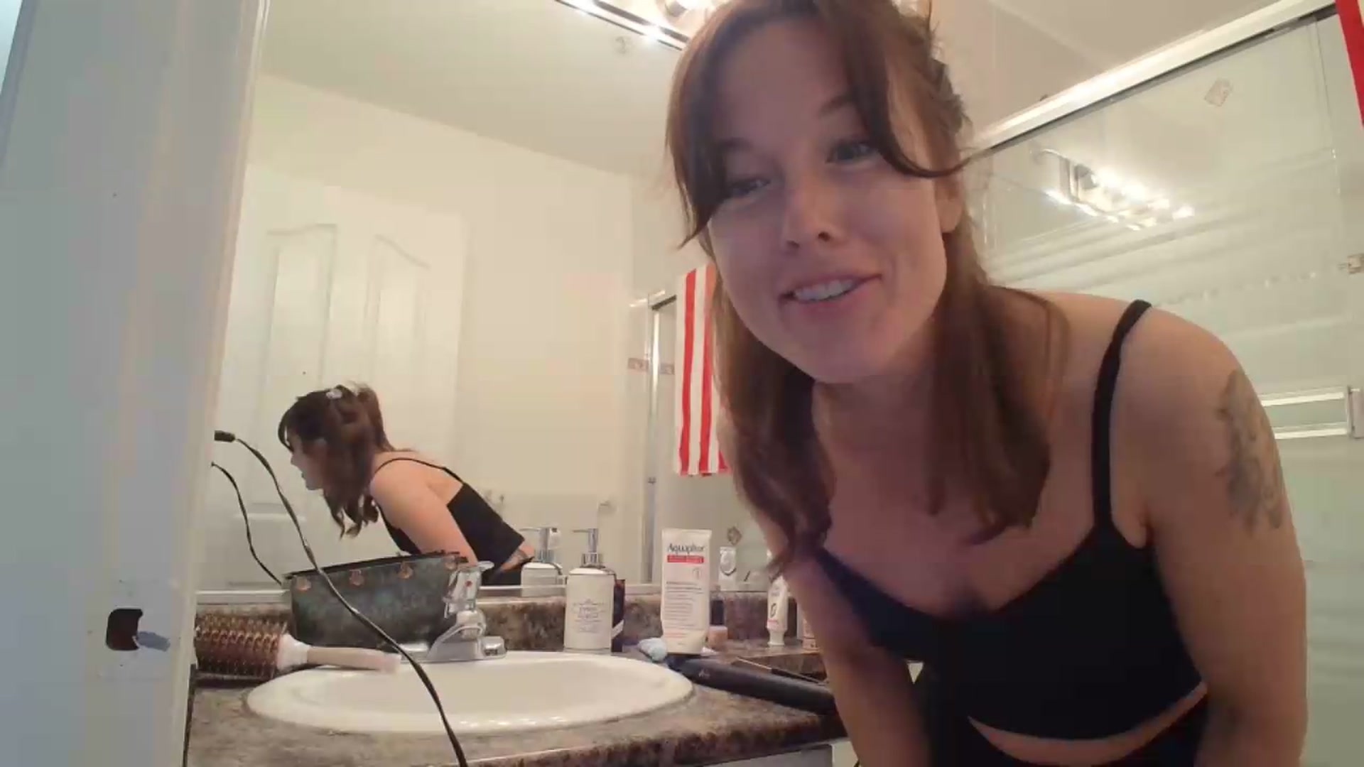 Gallery image thumbnail from ClitorisQueen's myfreecams stream on, 05/05/2026, 16:03 image 5 of 20