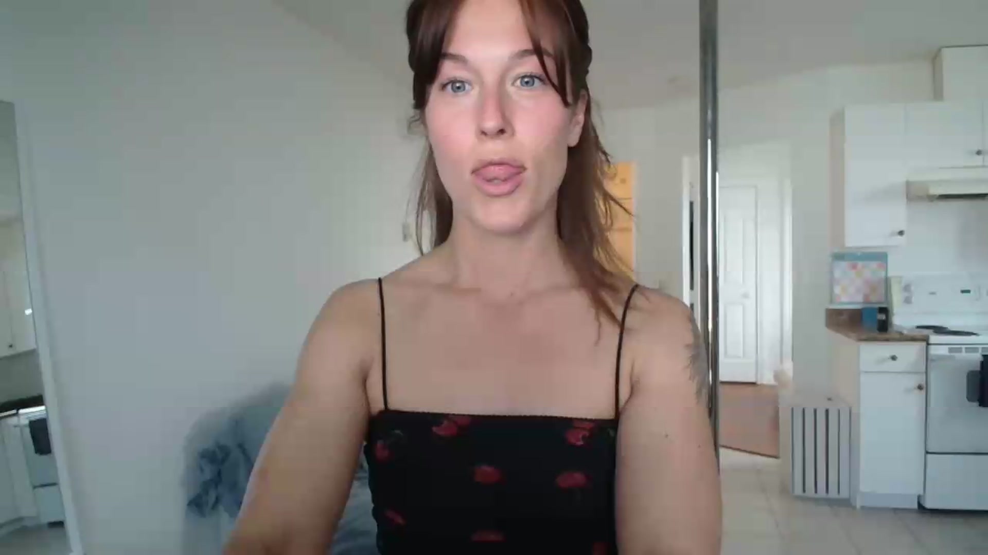Gallery image thumbnail from ClitorisQueen's myfreecams stream on, 05/09/2026, 18:14 image 12 of 20