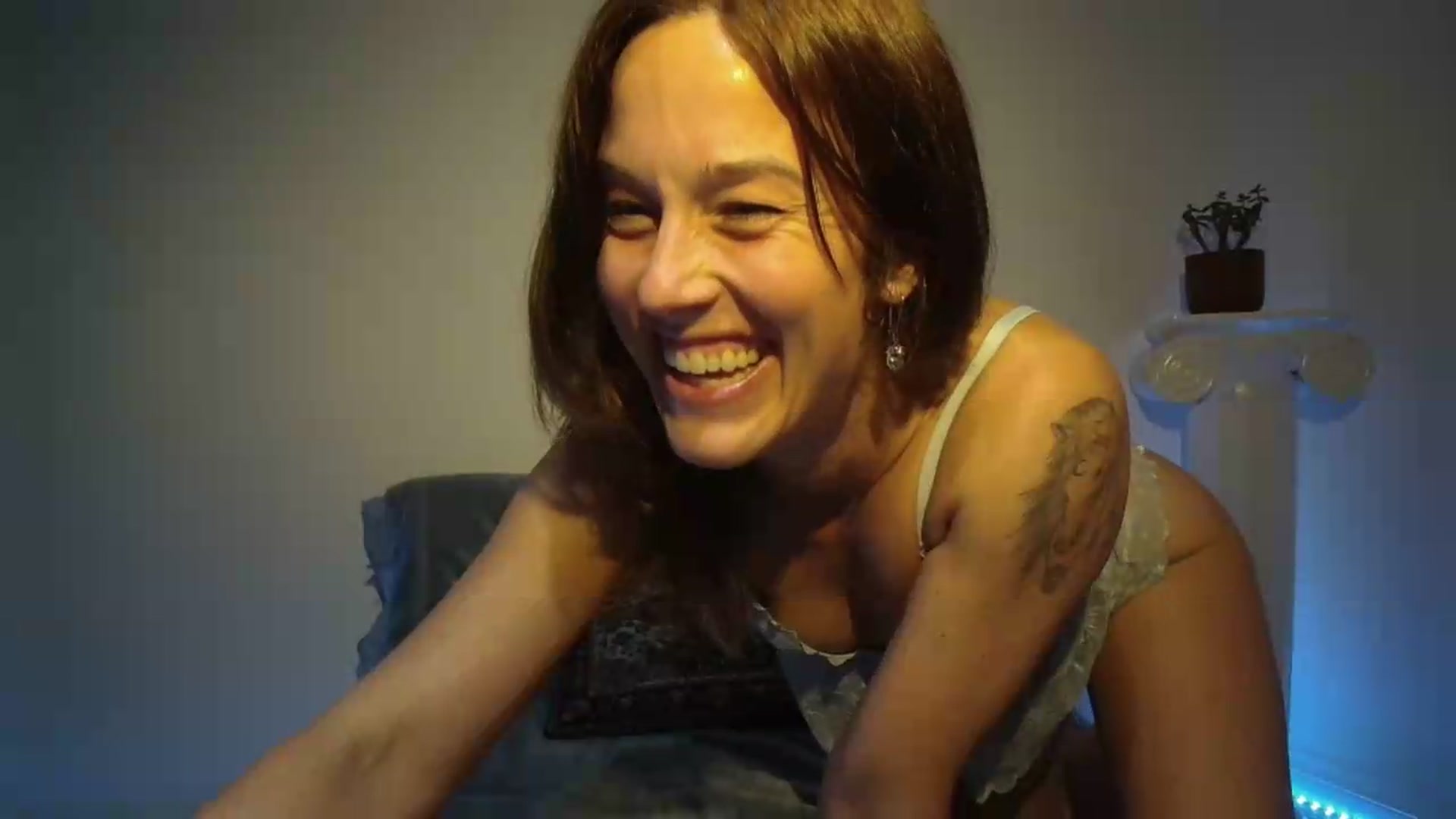 Gallery image thumbnail from ClitorisQueen's myfreecams stream on, 05/18/2026, 04:02 image 7 of 20