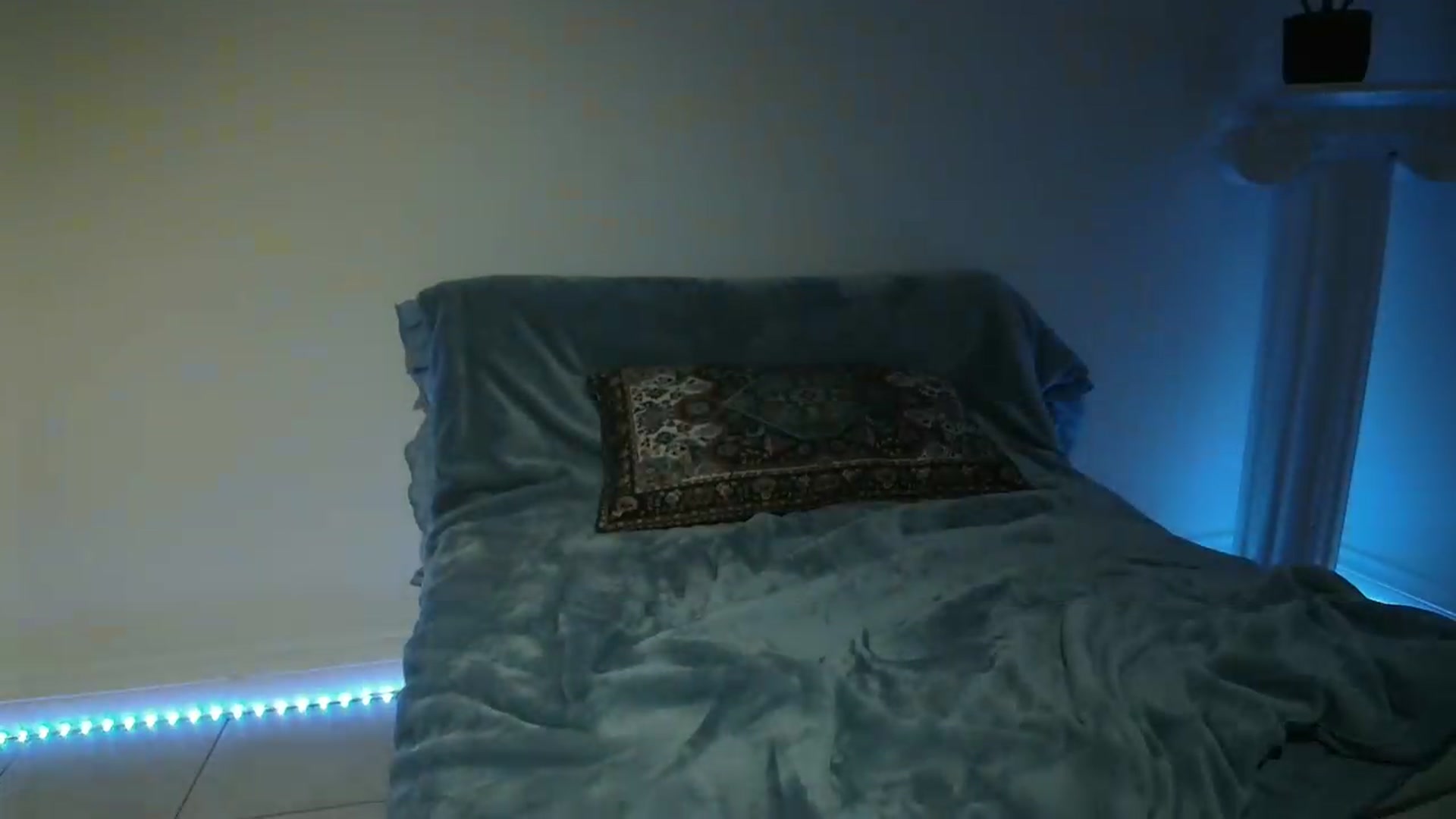 Gallery image thumbnail from ClitorisQueen's myfreecams stream on, 05/18/2026, 04:02 image 2 of 20