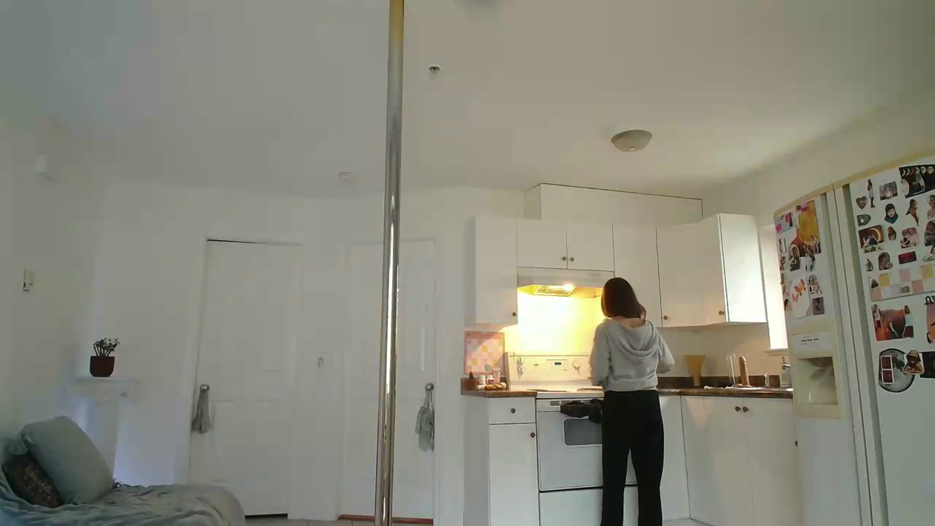 Gallery image thumbnail from ClitorisQueen's myfreecams stream on, 05/18/2026, 16:05 image 11 of 20