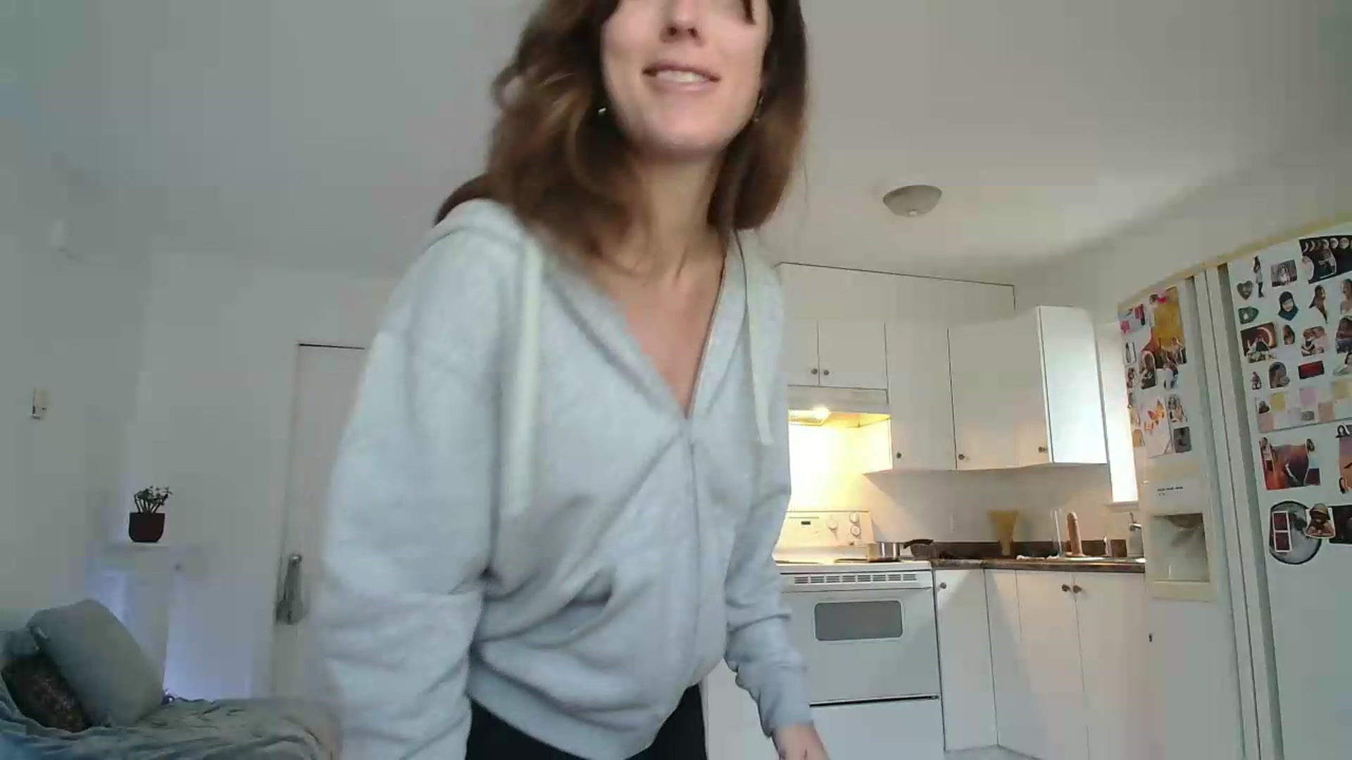 Gallery image thumbnail from ClitorisQueen's myfreecams stream on, 05/18/2026, 16:05 image 3 of 20