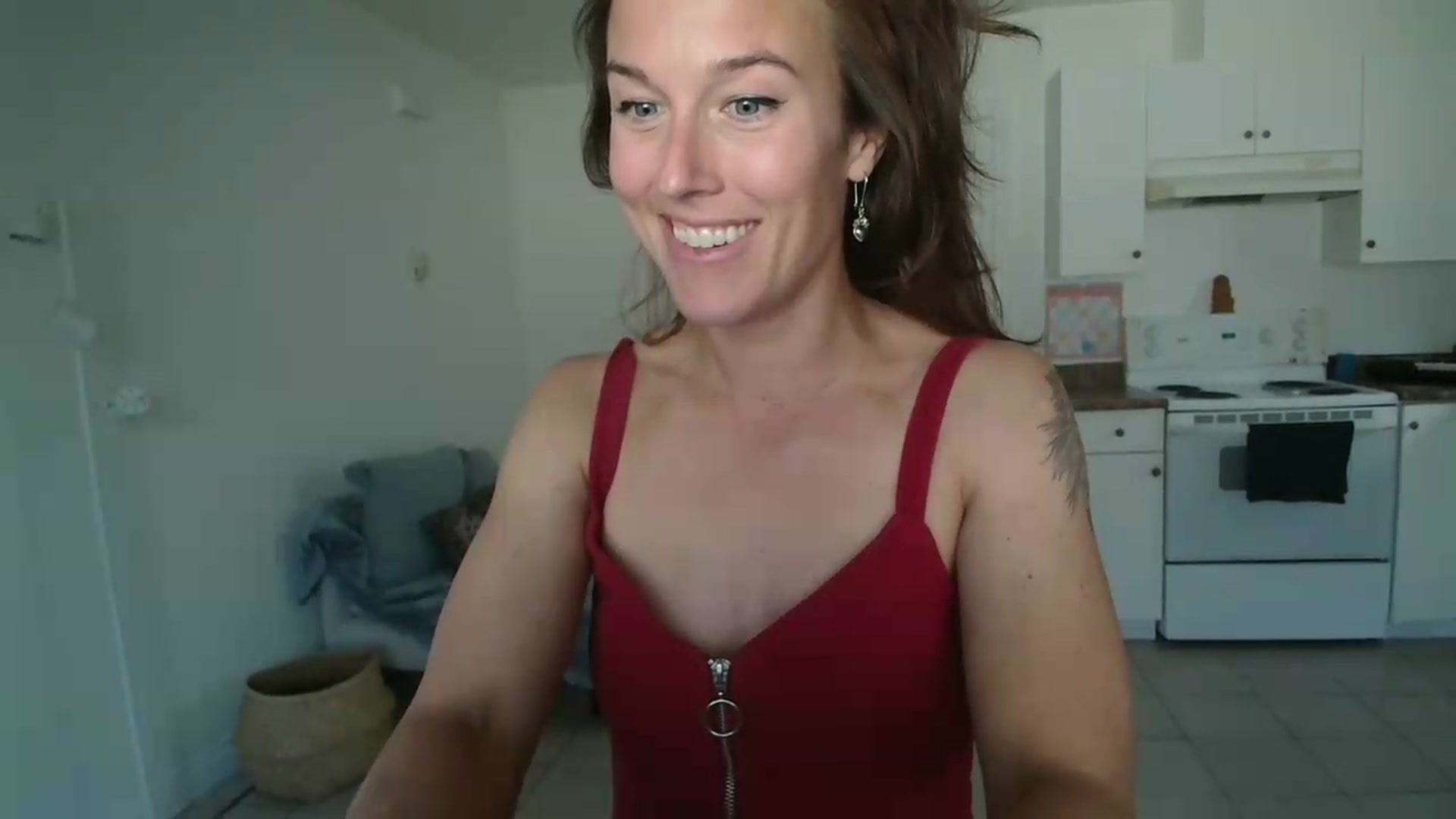 Gallery image thumbnail from ClitorisQueen's myfreecams stream on, 05/20/2026, 23:07 image 14 of 20