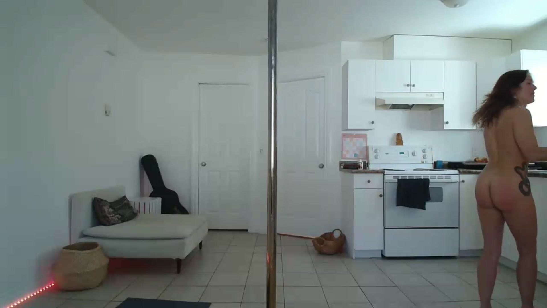 Gallery image thumbnail from ClitorisQueen's myfreecams stream on, 05/21/2026, 21:52 image 14 of 20
