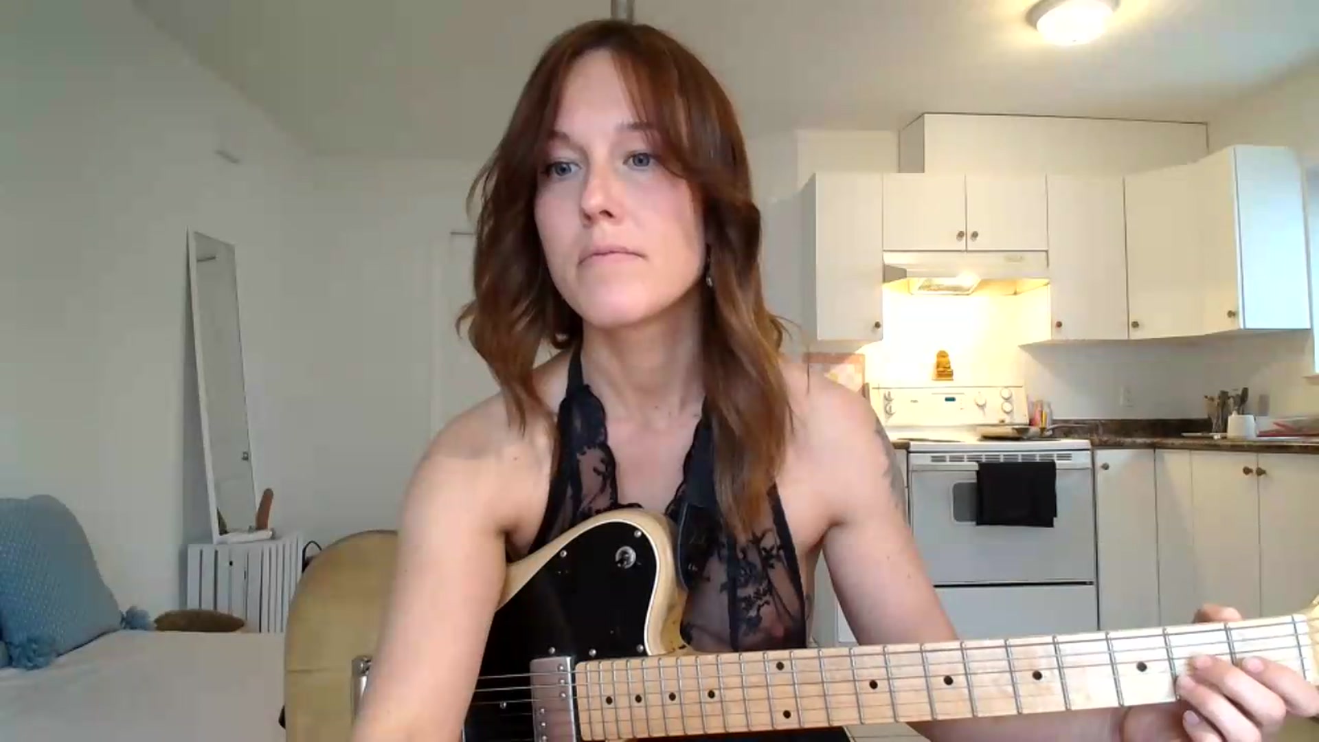 Gallery image thumbnail from ClitorisQueen's myfreecams stream on, 05/26/2026, 18:36 image 16 of 20