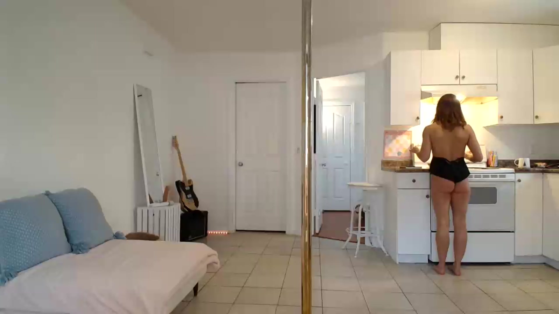 Gallery image thumbnail from ClitorisQueen's myfreecams stream on, 05/26/2026, 19:01 image 19 of 20