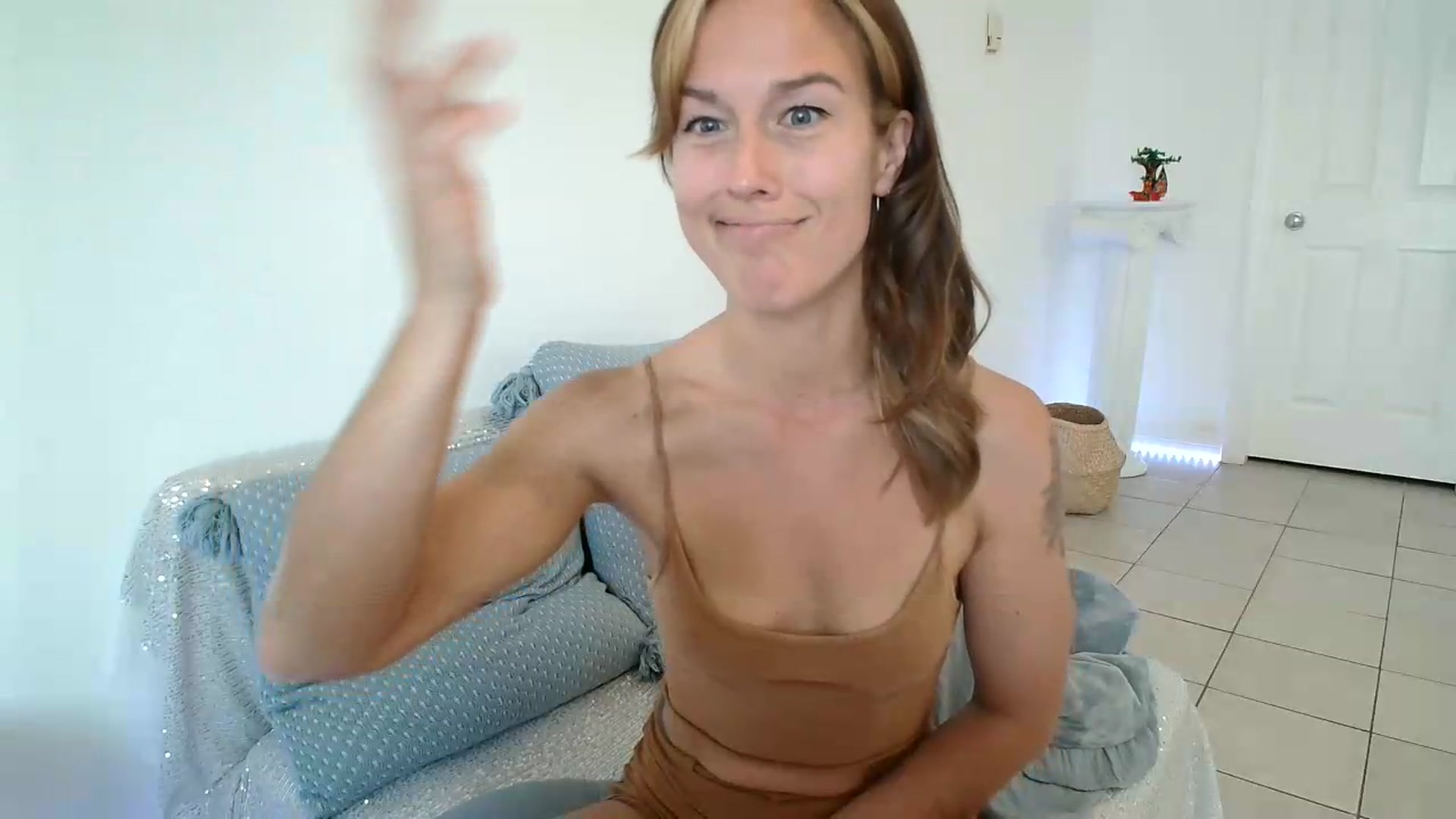 Gallery image thumbnail from ClitorisQueen's myfreecams stream on, 06/15/2026, 16:11 image 14 of 20