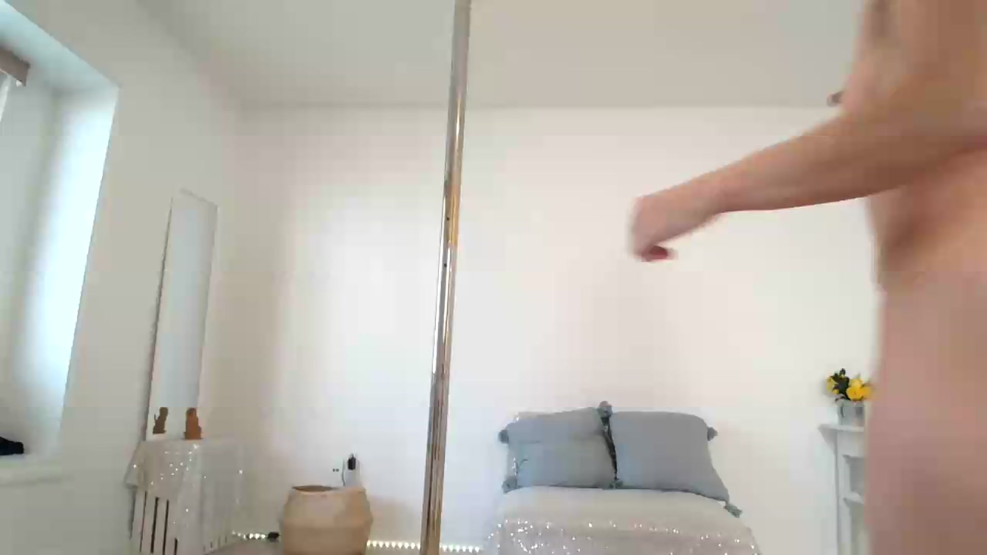 Gallery image thumbnail from ClitorisQueen's myfreecams stream on, 06/23/2026, 18:24 image 14 of 20