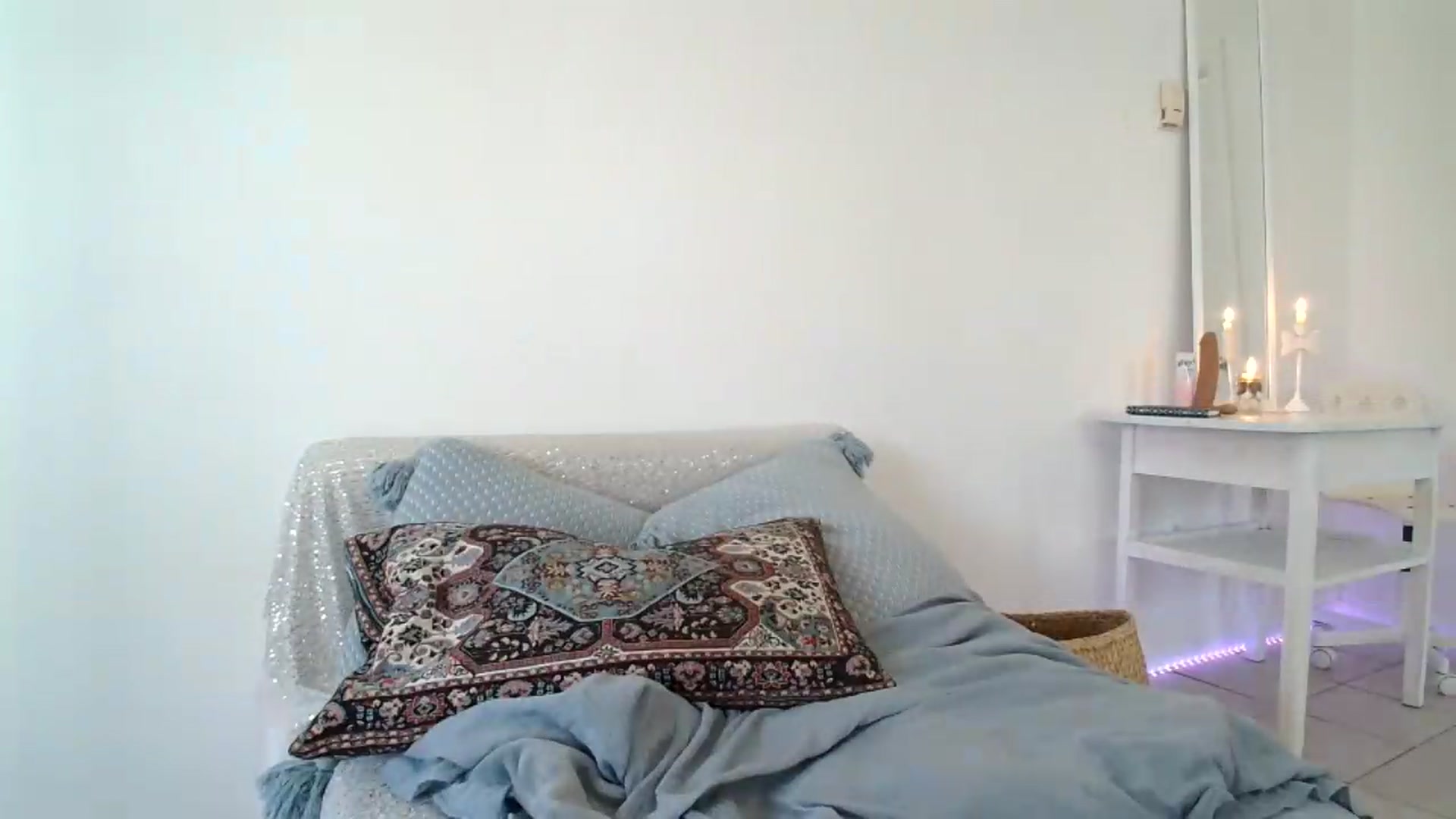 Gallery image thumbnail from ClitorisQueen's myfreecams stream on, 06/27/2026, 16:00 image 17 of 20