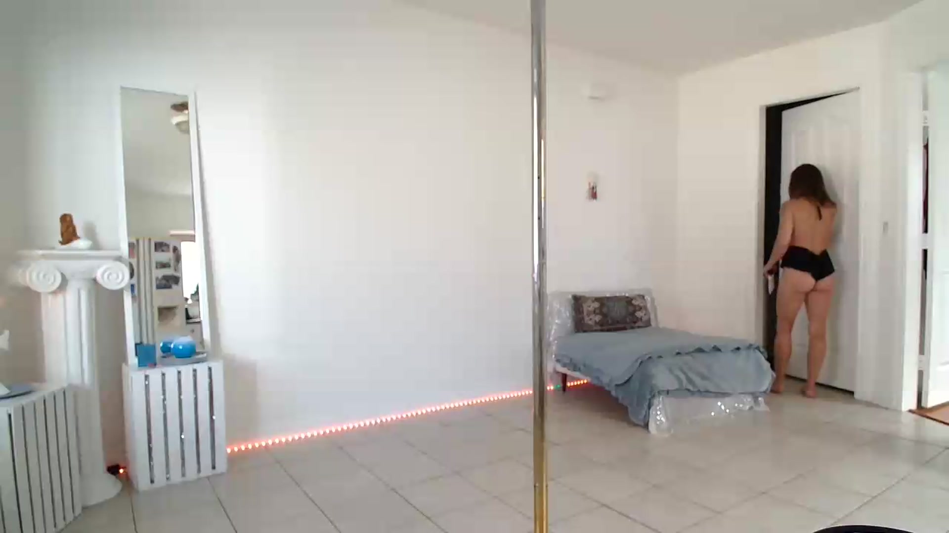 Gallery image thumbnail from ClitorisQueen's myfreecams stream on, 07/21/2026, 17:06 image 17 of 20