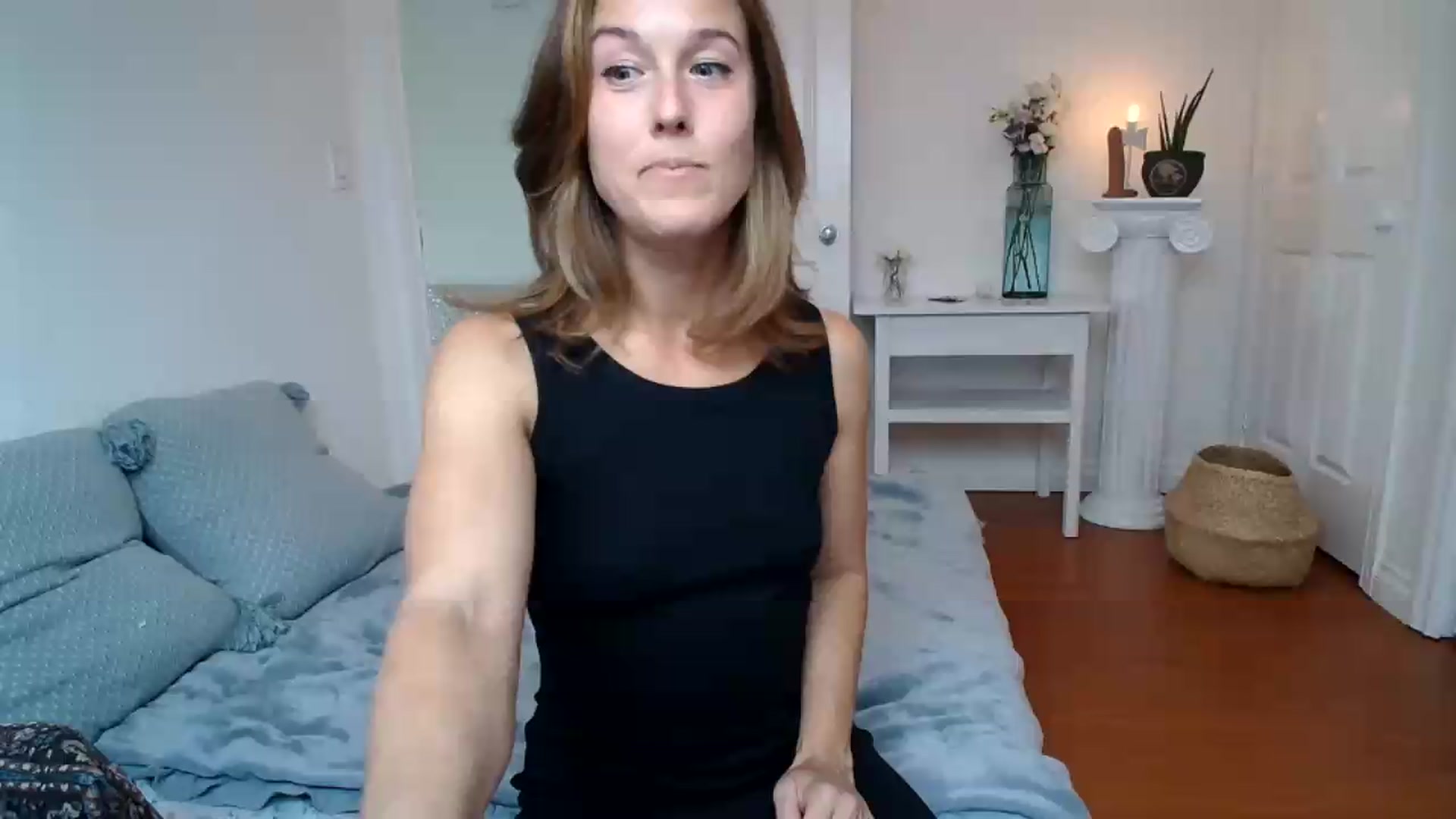 Gallery image thumbnail from ClitorisQueen's myfreecams stream on, 08/02/2026, 24:45 image 11 of 20