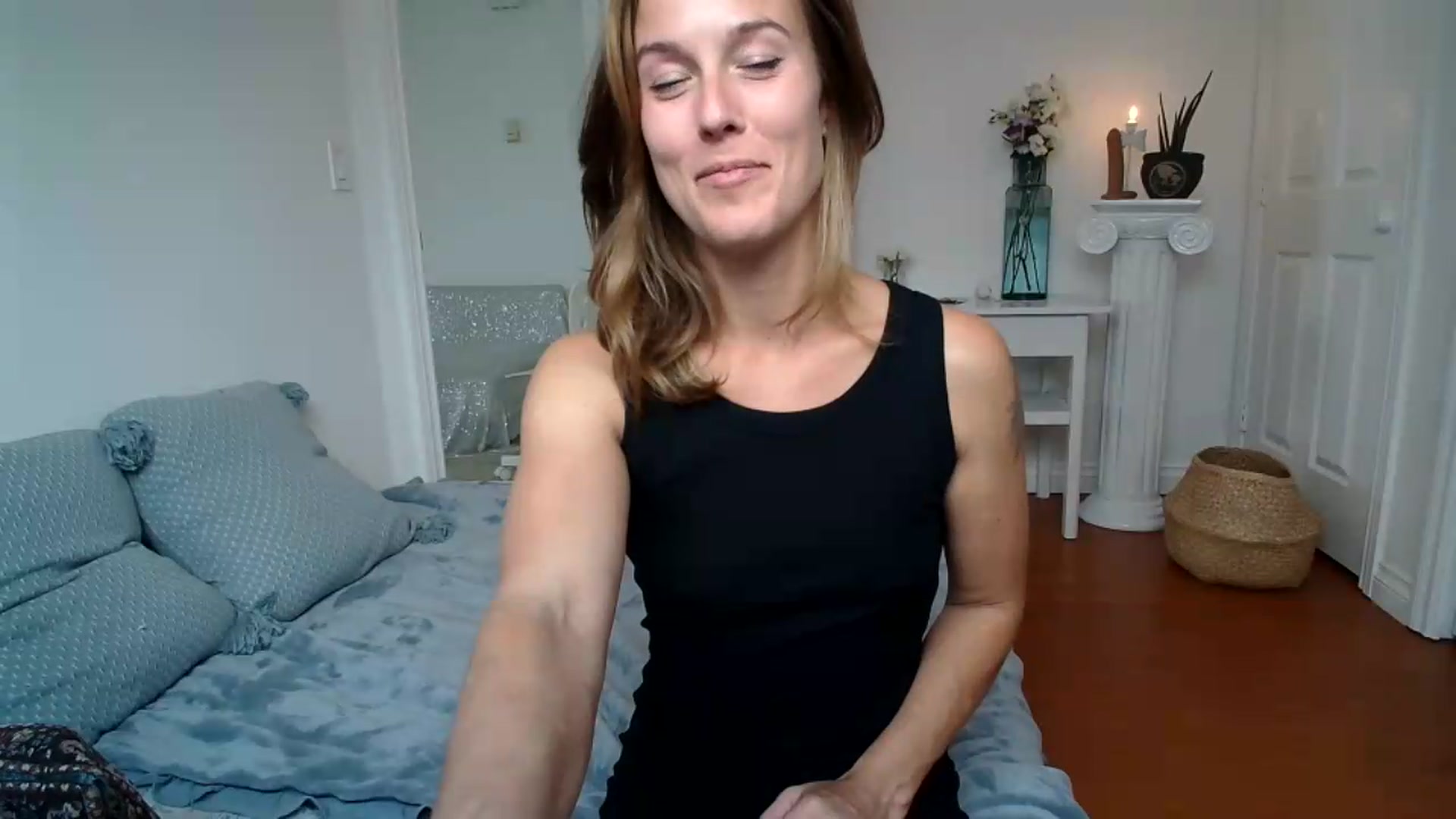 Gallery image thumbnail from ClitorisQueen's myfreecams stream on, 08/02/2026, 24:45 image 5 of 20