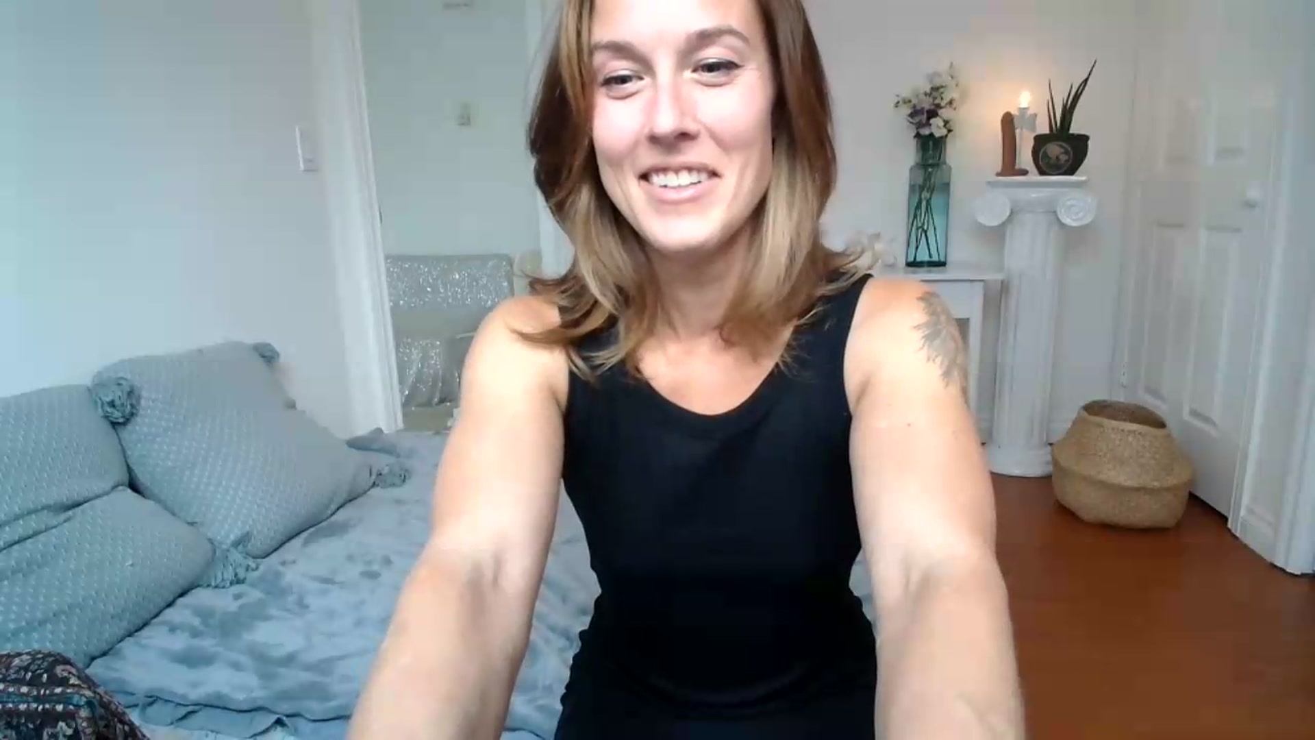 Gallery image thumbnail from ClitorisQueen's myfreecams stream on, 08/02/2026, 24:45 image 9 of 20