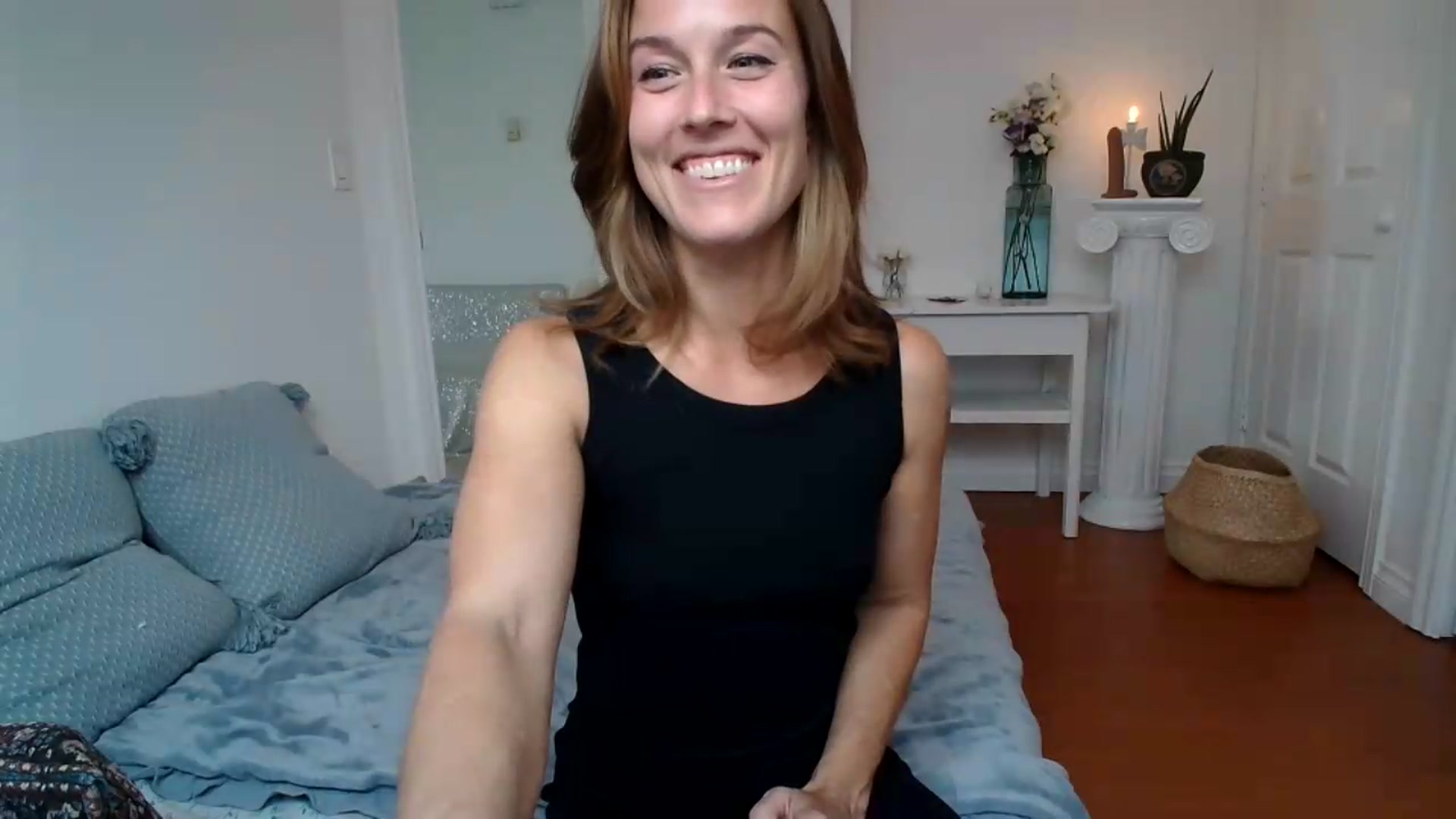 Gallery image thumbnail from ClitorisQueen's myfreecams stream on, 08/02/2026, 24:45 image 15 of 20