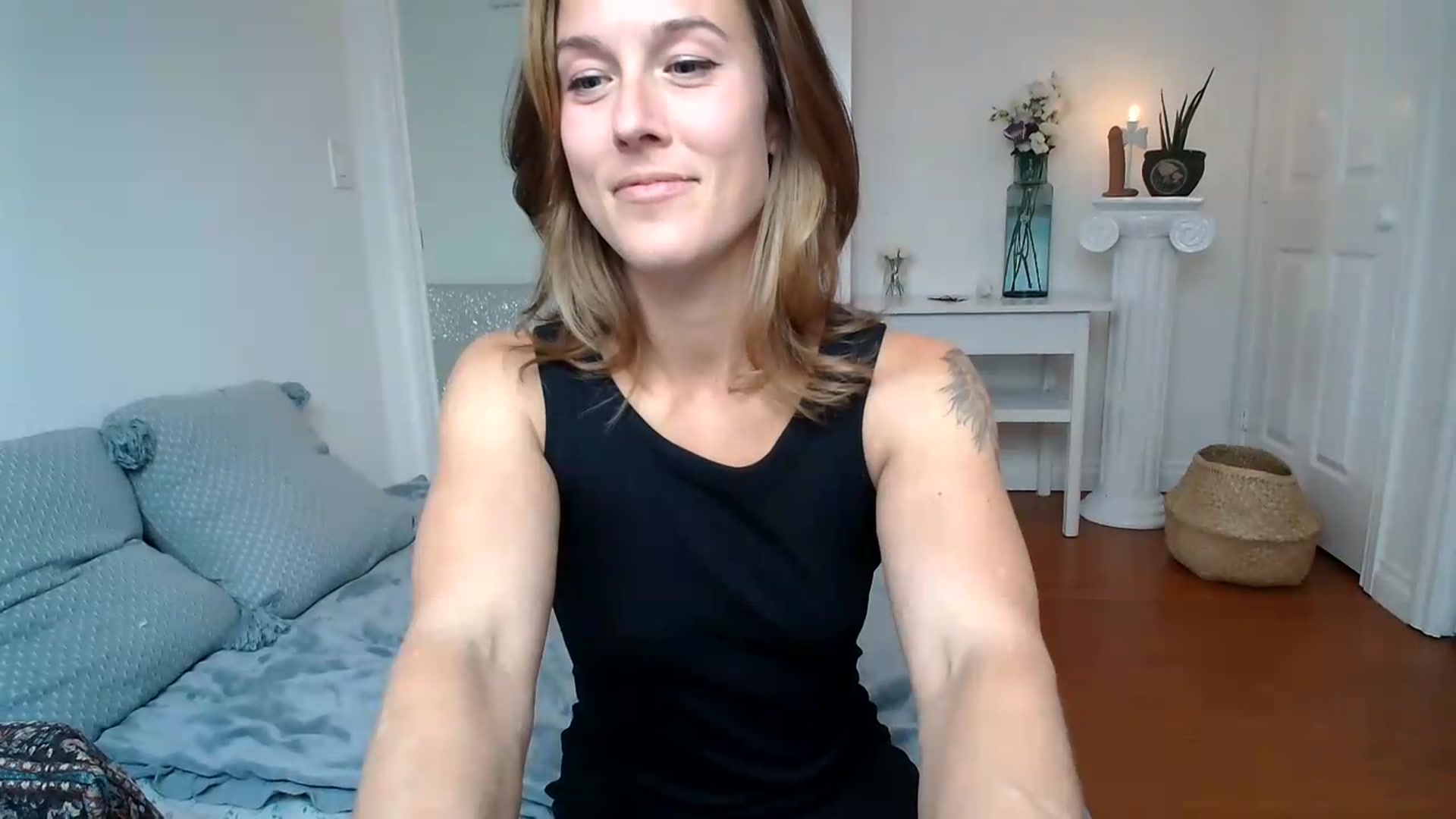 Gallery image thumbnail from ClitorisQueen's myfreecams stream on, 08/02/2026, 24:45 image 17 of 20