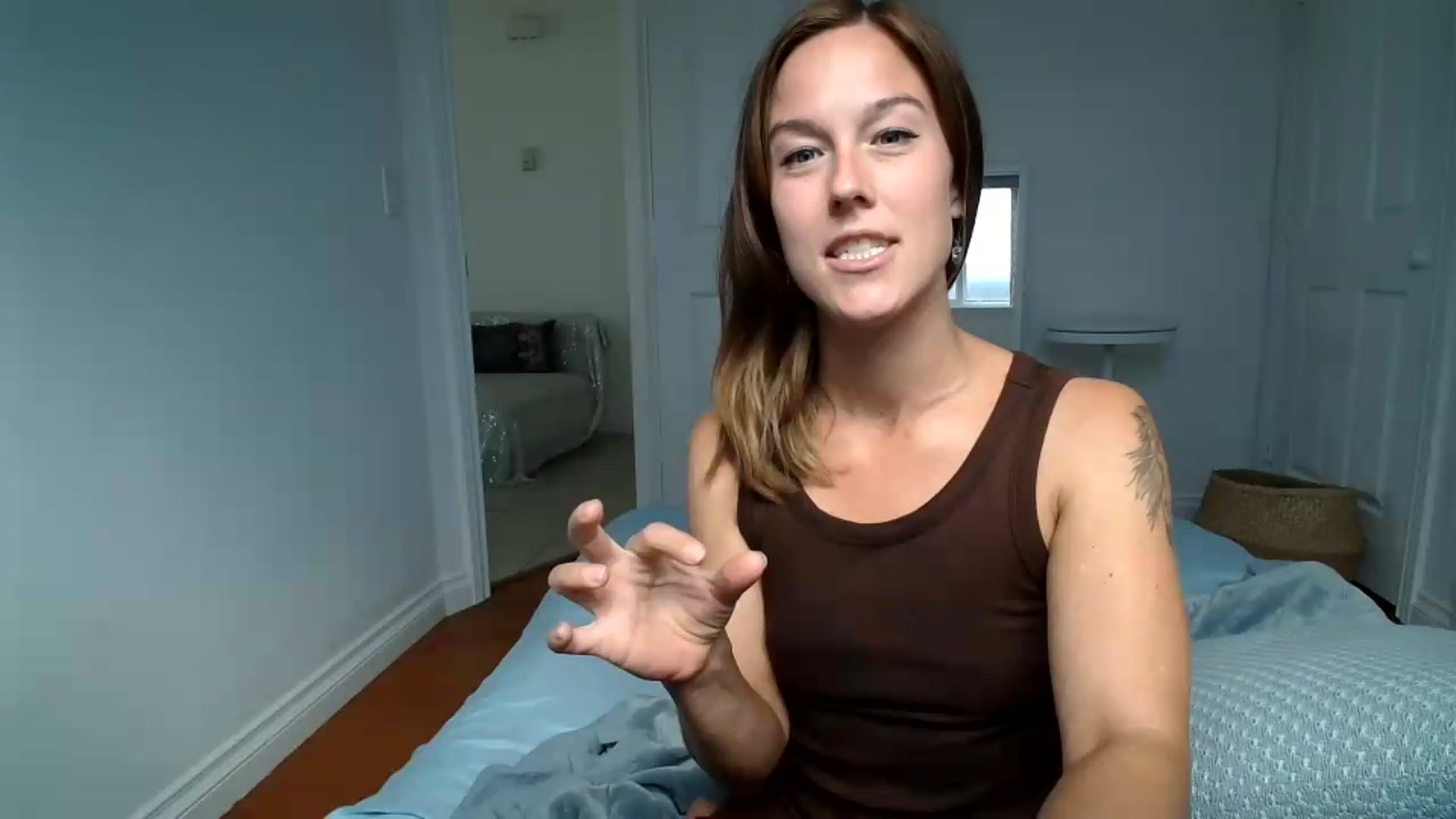 Gallery image thumbnail from ClitorisQueen's myfreecams stream on, 08/06/2026, 16:13 image 17 of 20