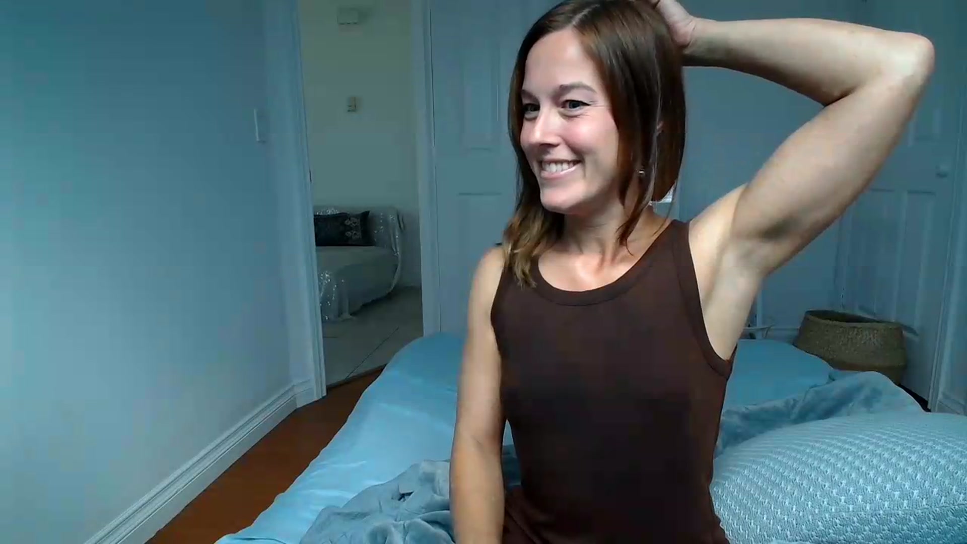Gallery image thumbnail from ClitorisQueen's myfreecams stream on, 08/06/2026, 16:13 image 15 of 20