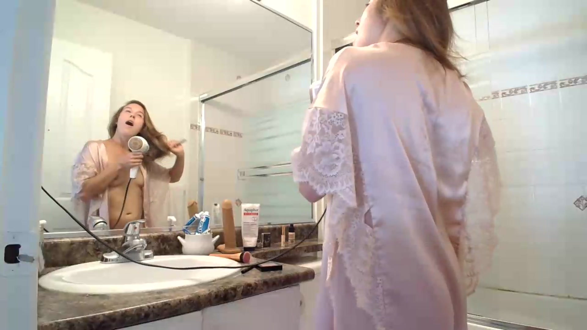 Gallery image thumbnail from ClitorisQueen's myfreecams stream on, 08/08/2026, 22:13 image 19 of 20