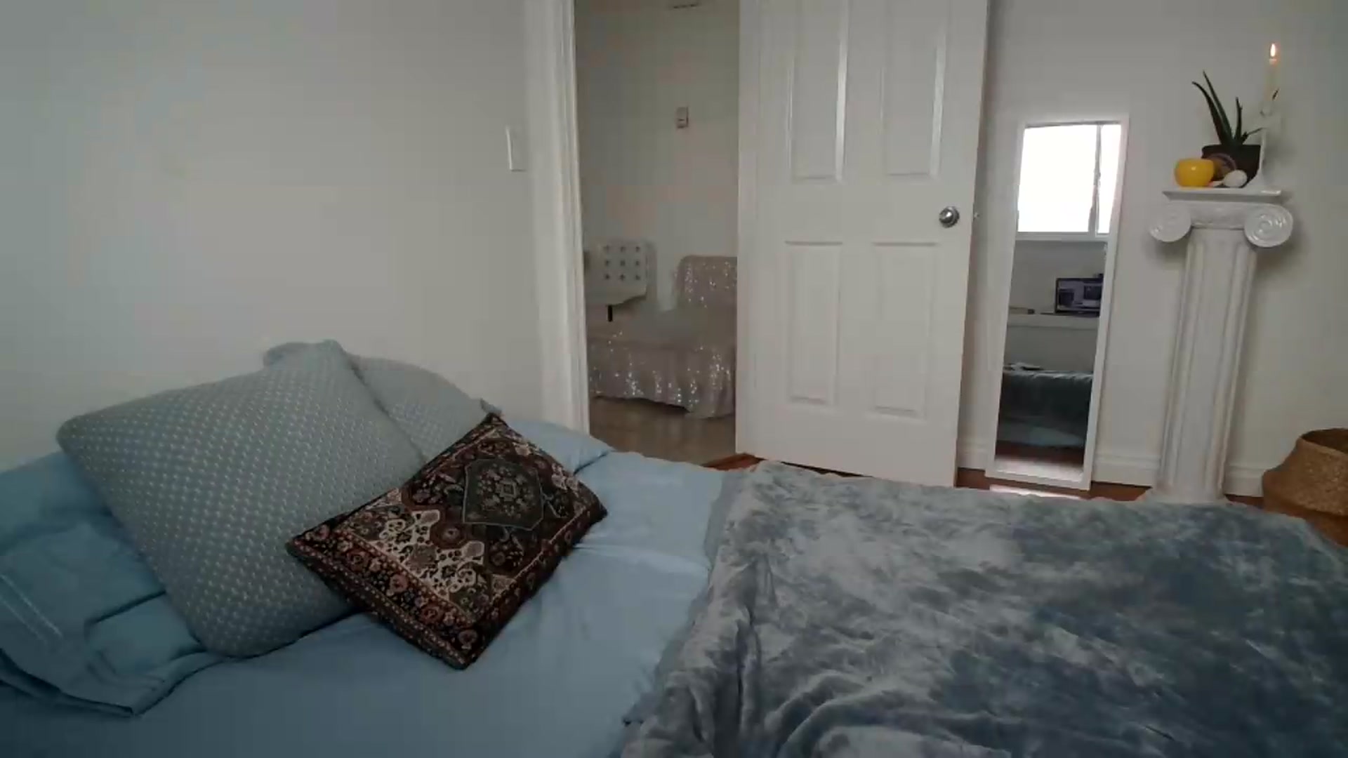 Gallery image thumbnail from ClitorisQueen's myfreecams stream on, 08/11/2026, 19:13 image 6 of 20