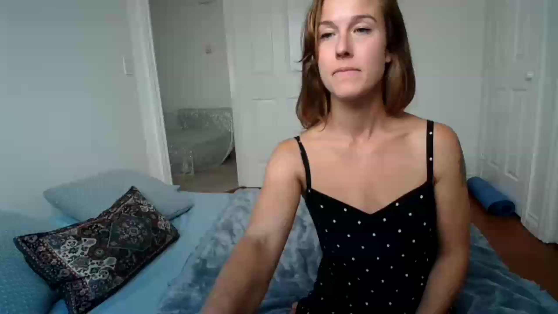 Gallery image thumbnail from ClitorisQueen's myfreecams stream on, 08/13/2026, 19:12 image 16 of 20