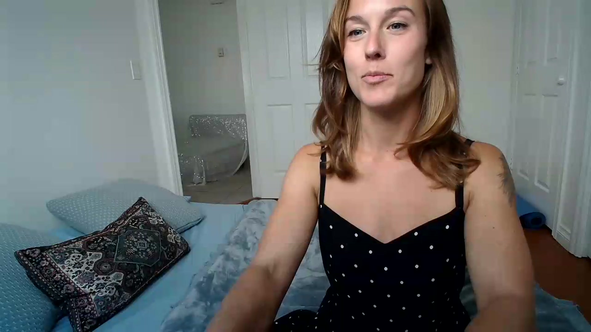 Gallery image thumbnail from ClitorisQueen's myfreecams stream on, 08/13/2026, 19:12 image 9 of 20