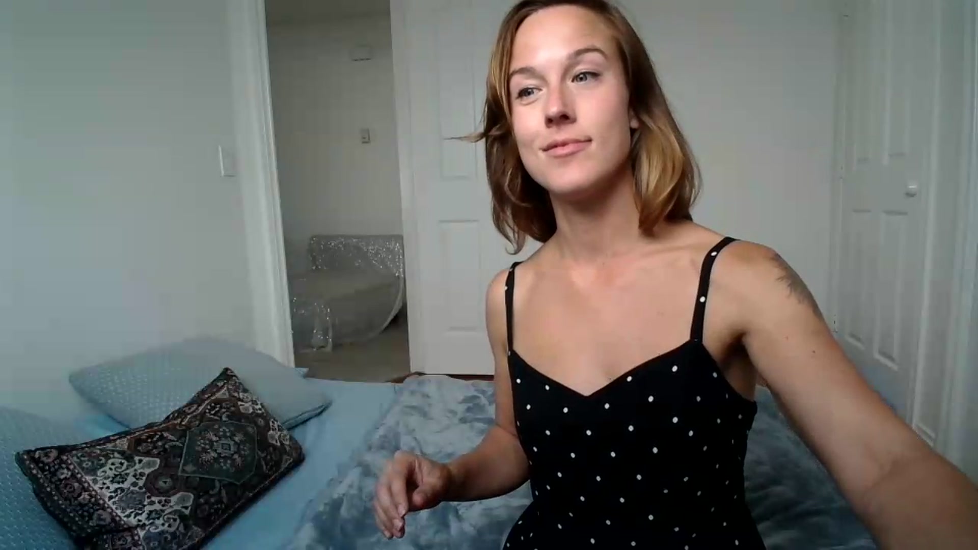Gallery image thumbnail from ClitorisQueen's myfreecams stream on, 08/13/2026, 19:12 image 6 of 20