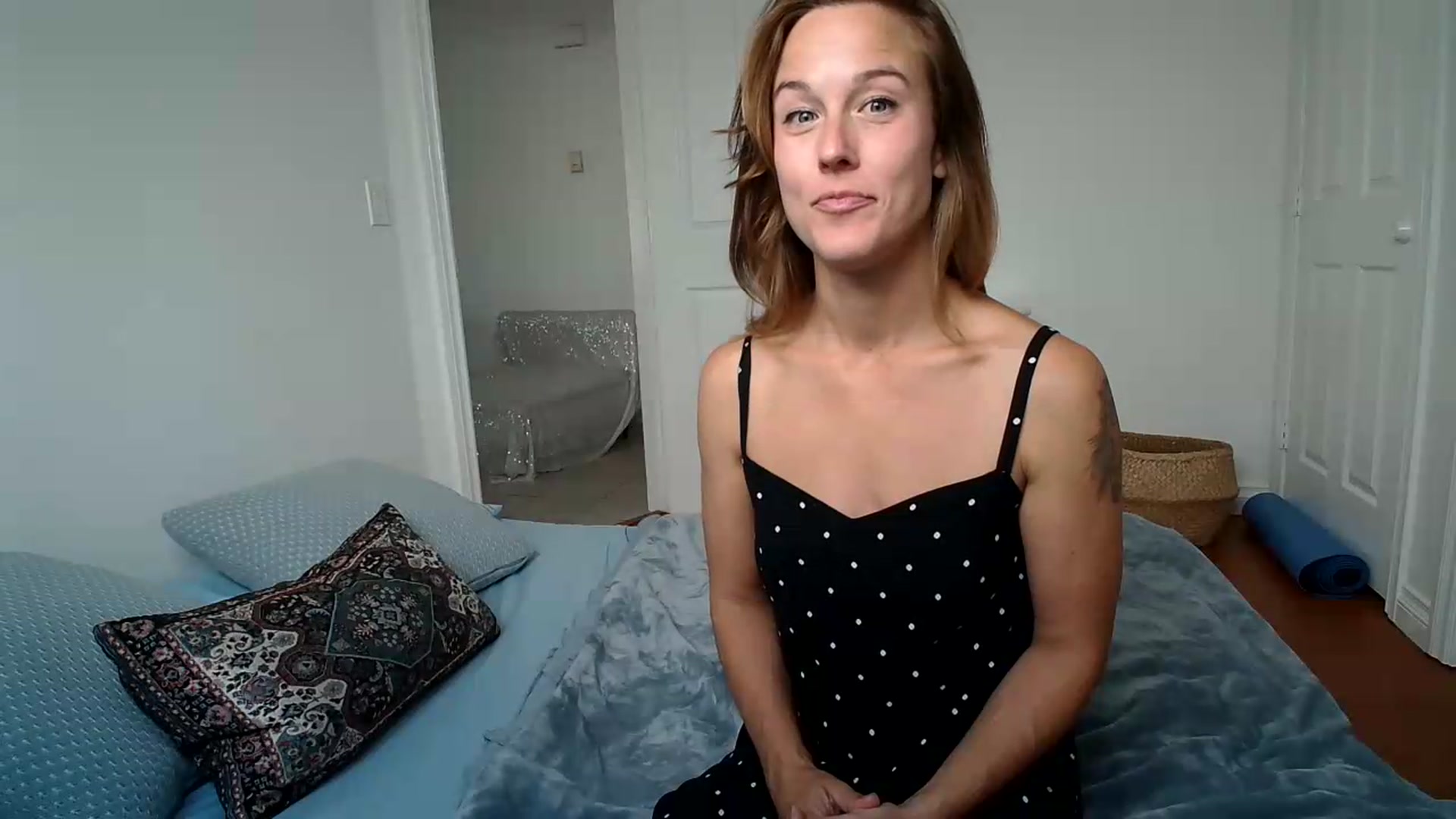 Gallery image thumbnail from ClitorisQueen's myfreecams stream on, 08/13/2026, 19:12 image 3 of 20