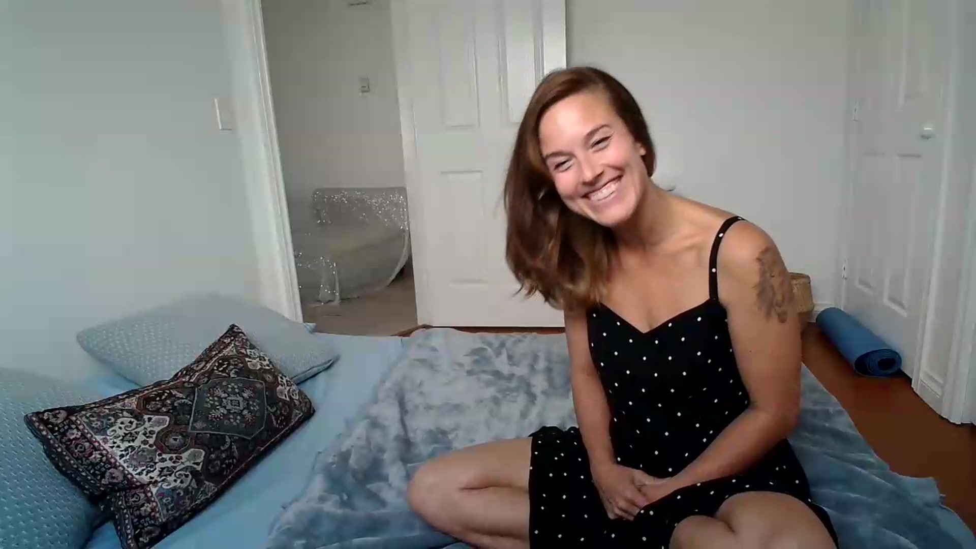 Gallery image thumbnail from ClitorisQueen's myfreecams stream on, 08/13/2026, 19:12 image 12 of 20