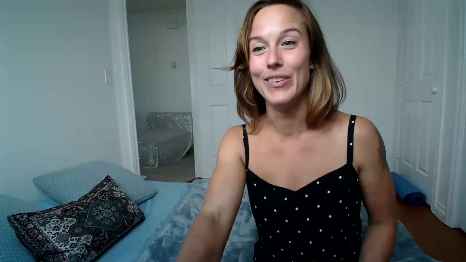 Gallery image thumbnail from ClitorisQueen's myfreecams stream on, 08/13/2026, 19:12 image 7 of 20