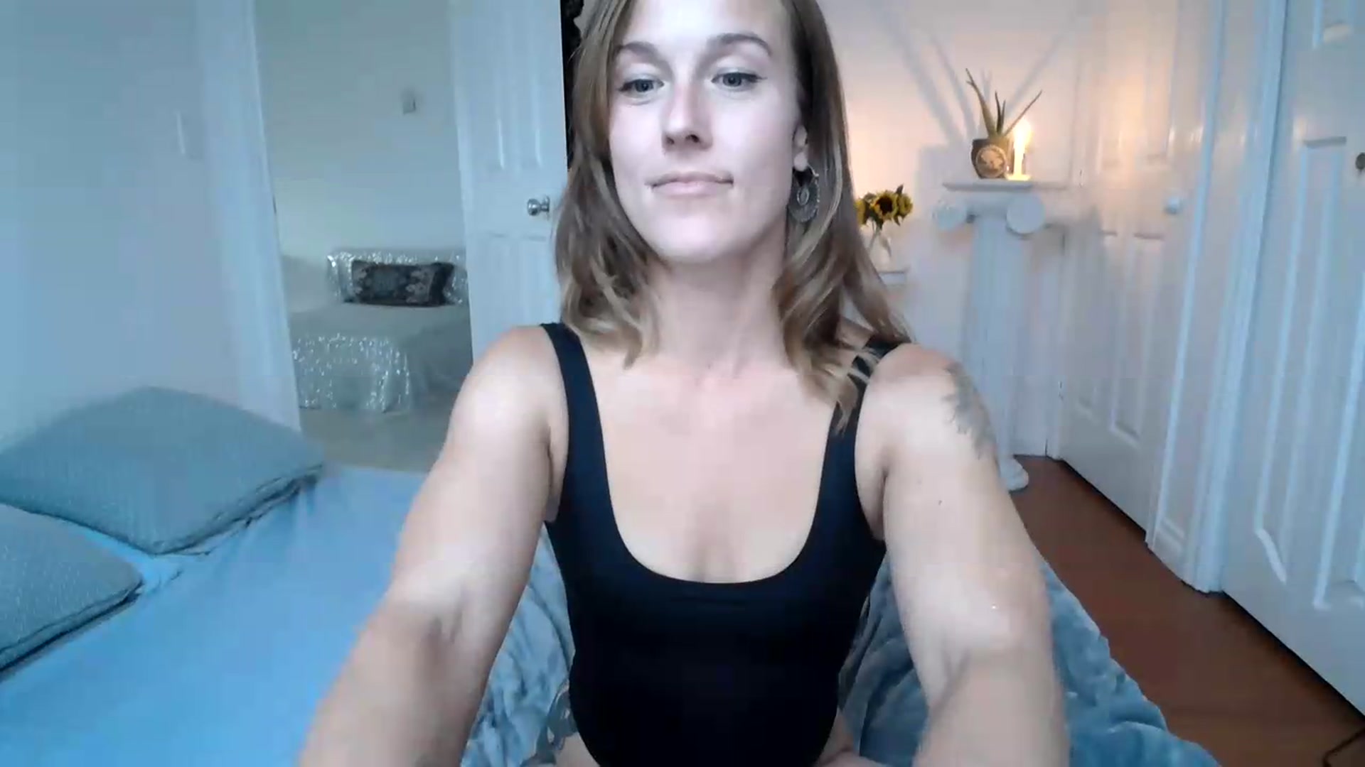 Gallery image thumbnail from ClitorisQueen's myfreecams stream on, 08/14/2026, 03:12 image 9 of 20