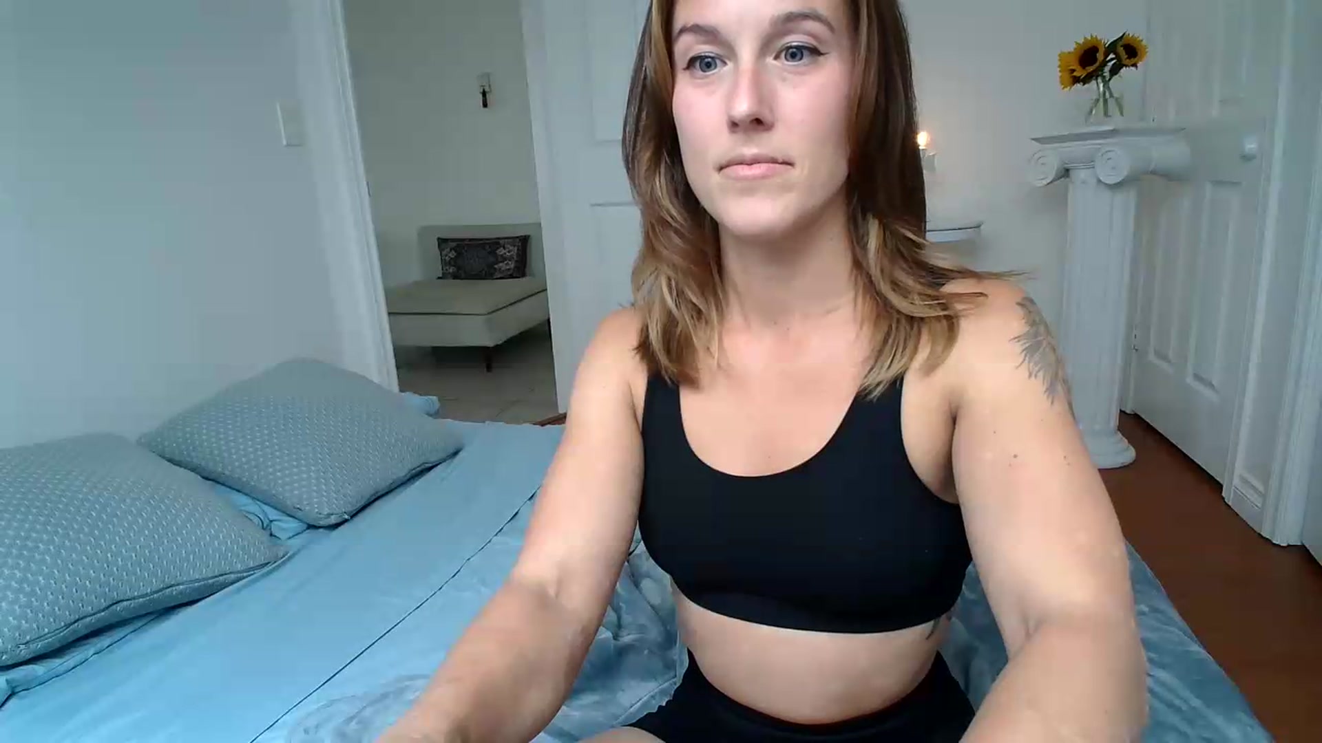 Gallery image thumbnail from ClitorisQueen's myfreecams stream on, 08/15/2026, 24:16 image 18 of 20