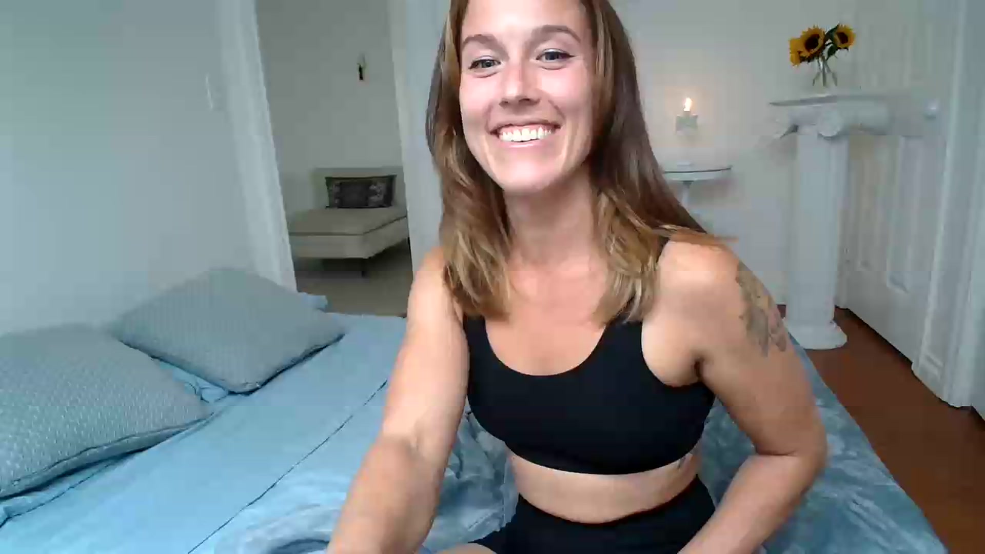 Gallery image thumbnail from ClitorisQueen's myfreecams stream on, 08/15/2026, 24:16 image 19 of 20