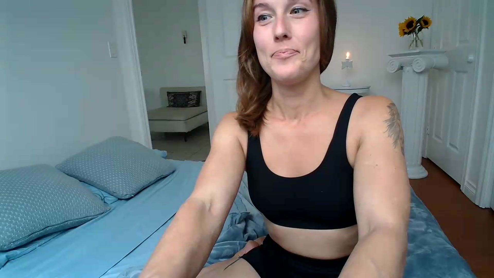 Gallery image thumbnail from ClitorisQueen's myfreecams stream on, 08/15/2026, 24:16 image 7 of 20