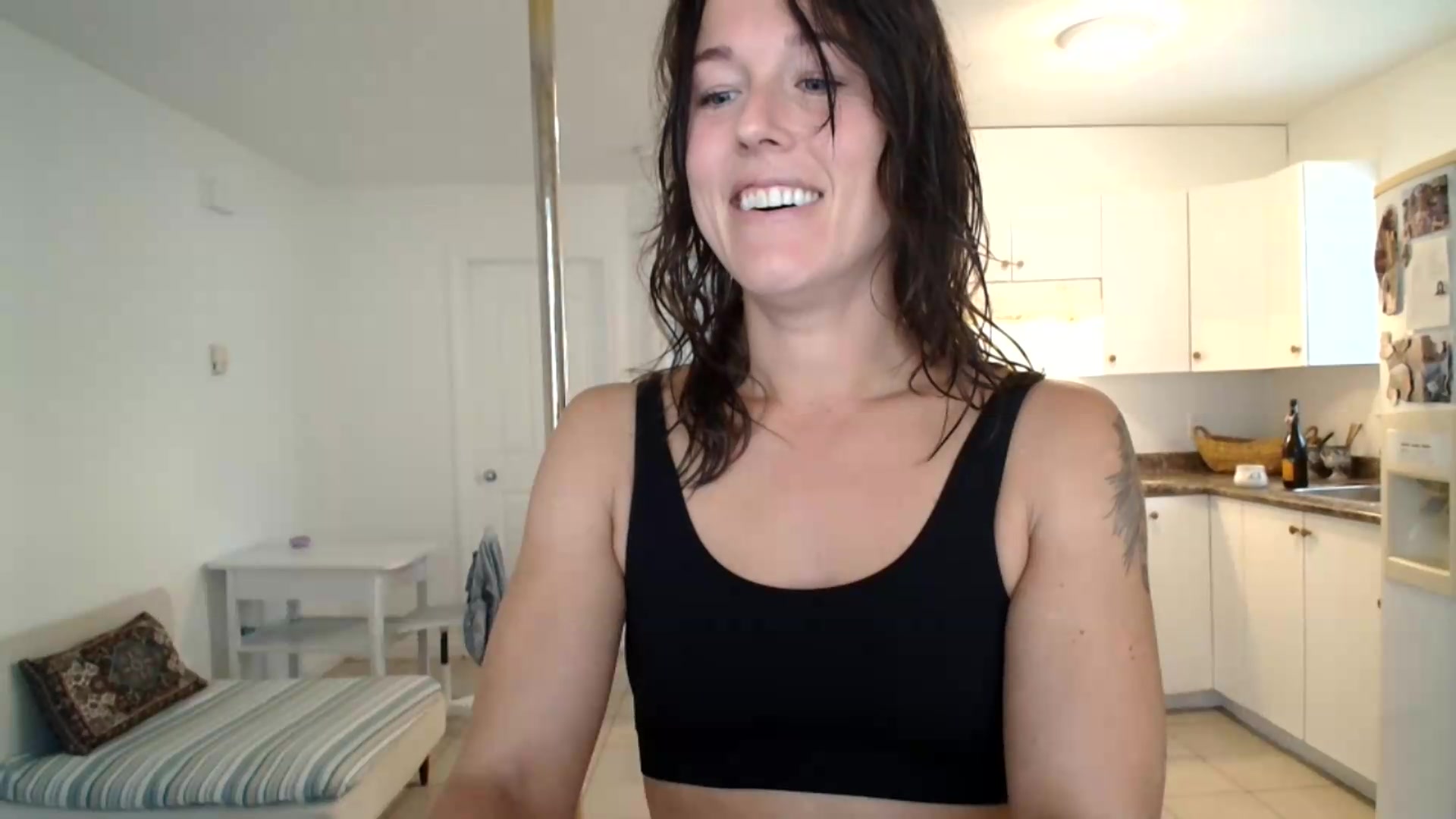 Gallery image thumbnail from ClitorisQueen's myfreecams stream on, 08/21/2026, 17:08 image 6 of 20