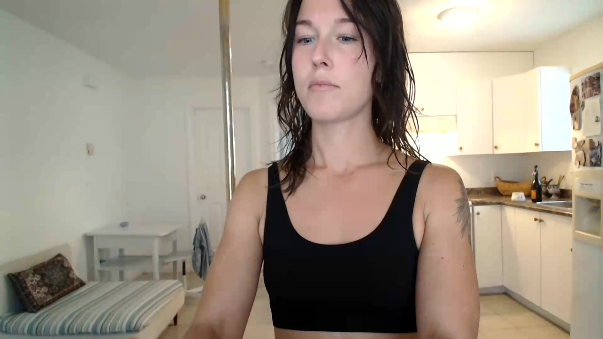 Gallery image thumbnail from ClitorisQueen's myfreecams stream on, 08/21/2026, 17:08 image 5 of 20