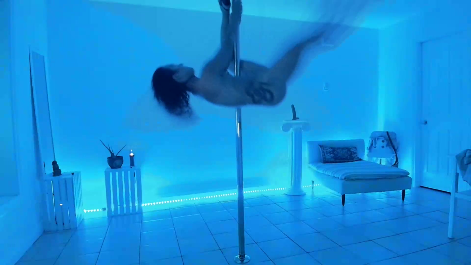 Gallery image thumbnail from ClitorisQueen's myfreecams stream on, 08/22/2026, 03:24 image 6 of 20