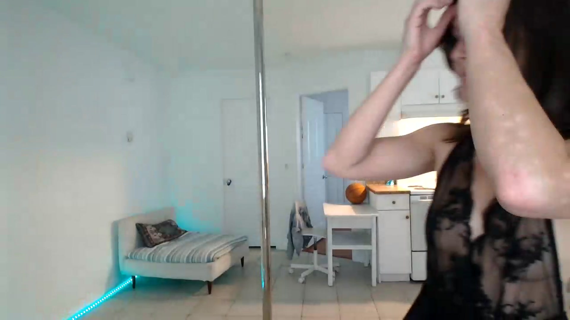 Gallery image thumbnail from ClitorisQueen's myfreecams stream on, 08/22/2026, 17:03 image 6 of 20