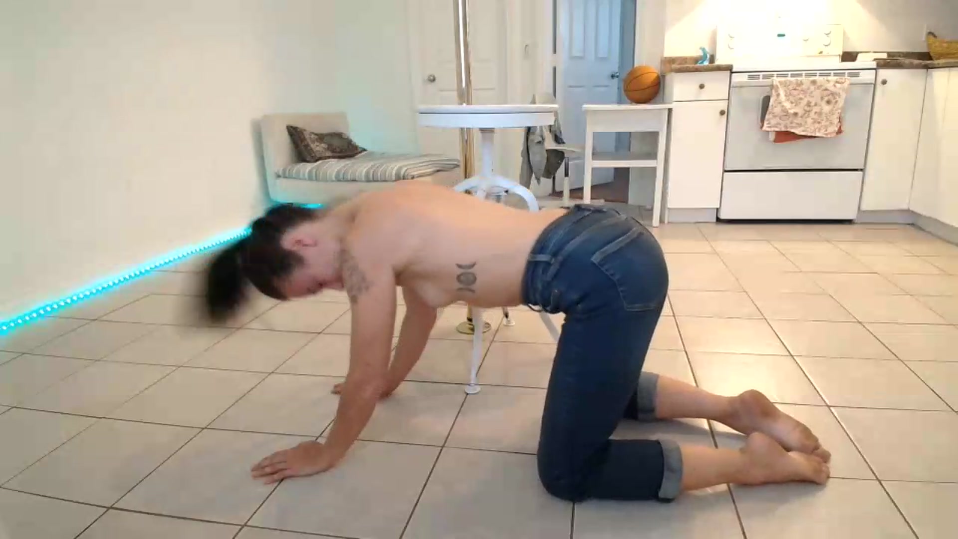 Gallery image thumbnail from ClitorisQueen's myfreecams stream on, 08/22/2026, 17:03 image 14 of 20