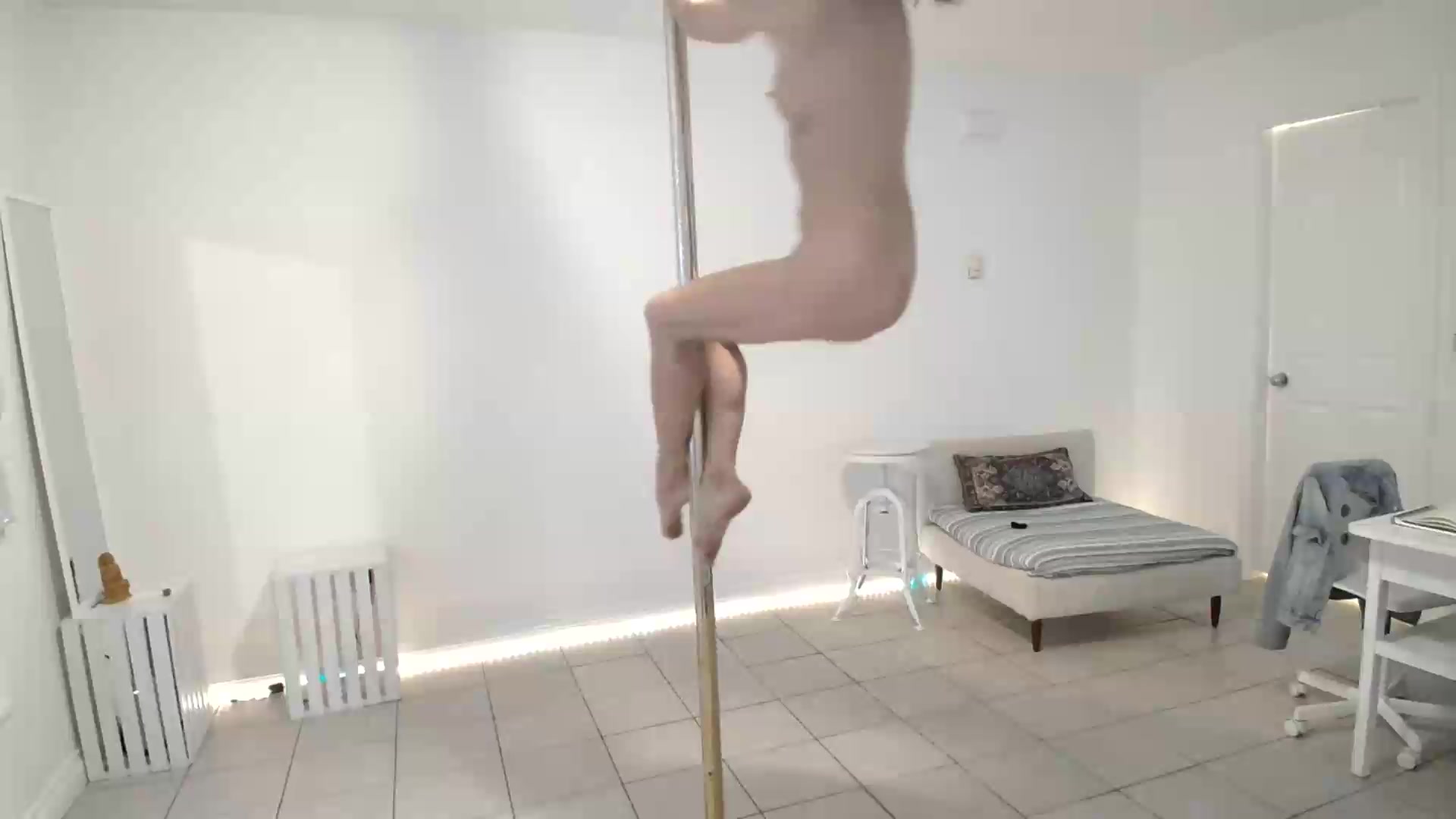 Gallery image thumbnail from ClitorisQueen's myfreecams stream on, 08/23/2026, 02:20 image 10 of 20