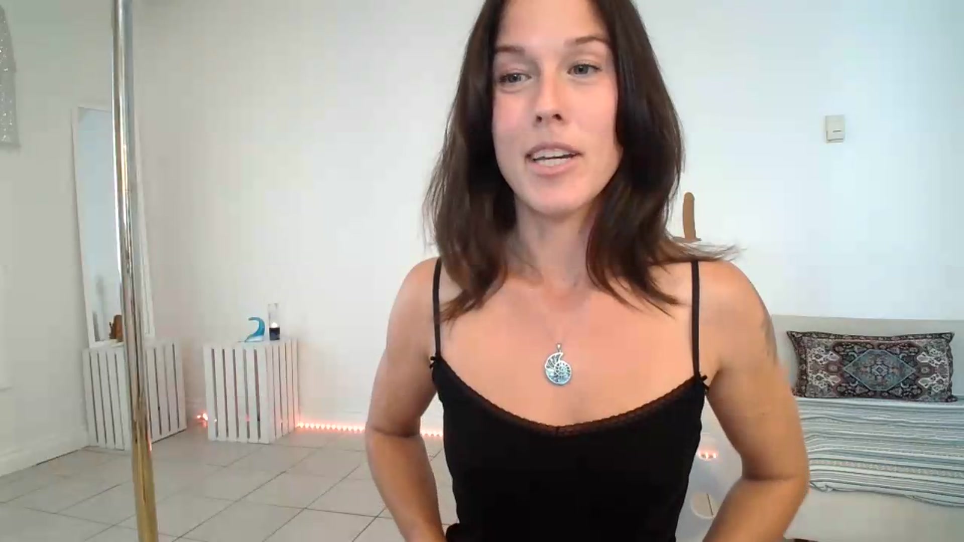Gallery image thumbnail from ClitorisQueen's myfreecams stream on, 08/24/2026, 21:42 image 12 of 20