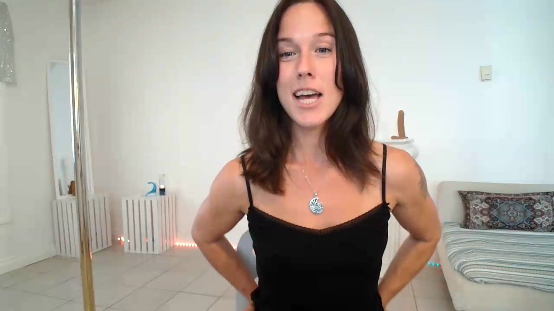 Gallery image thumbnail from ClitorisQueen's myfreecams stream on, 08/24/2026, 21:42 image 15 of 20