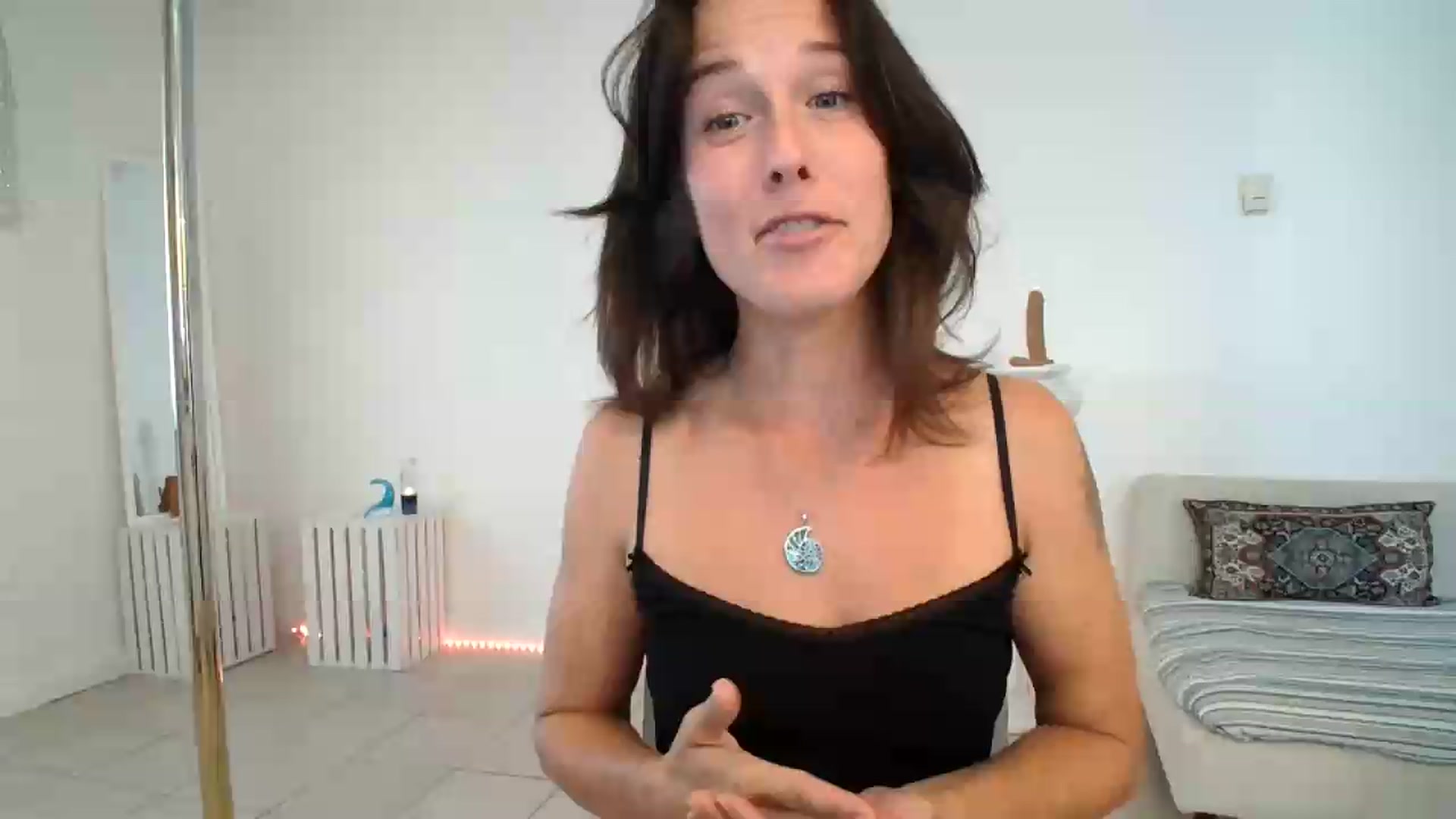 Gallery image thumbnail from ClitorisQueen's myfreecams stream on, 08/24/2026, 21:42 image 3 of 20