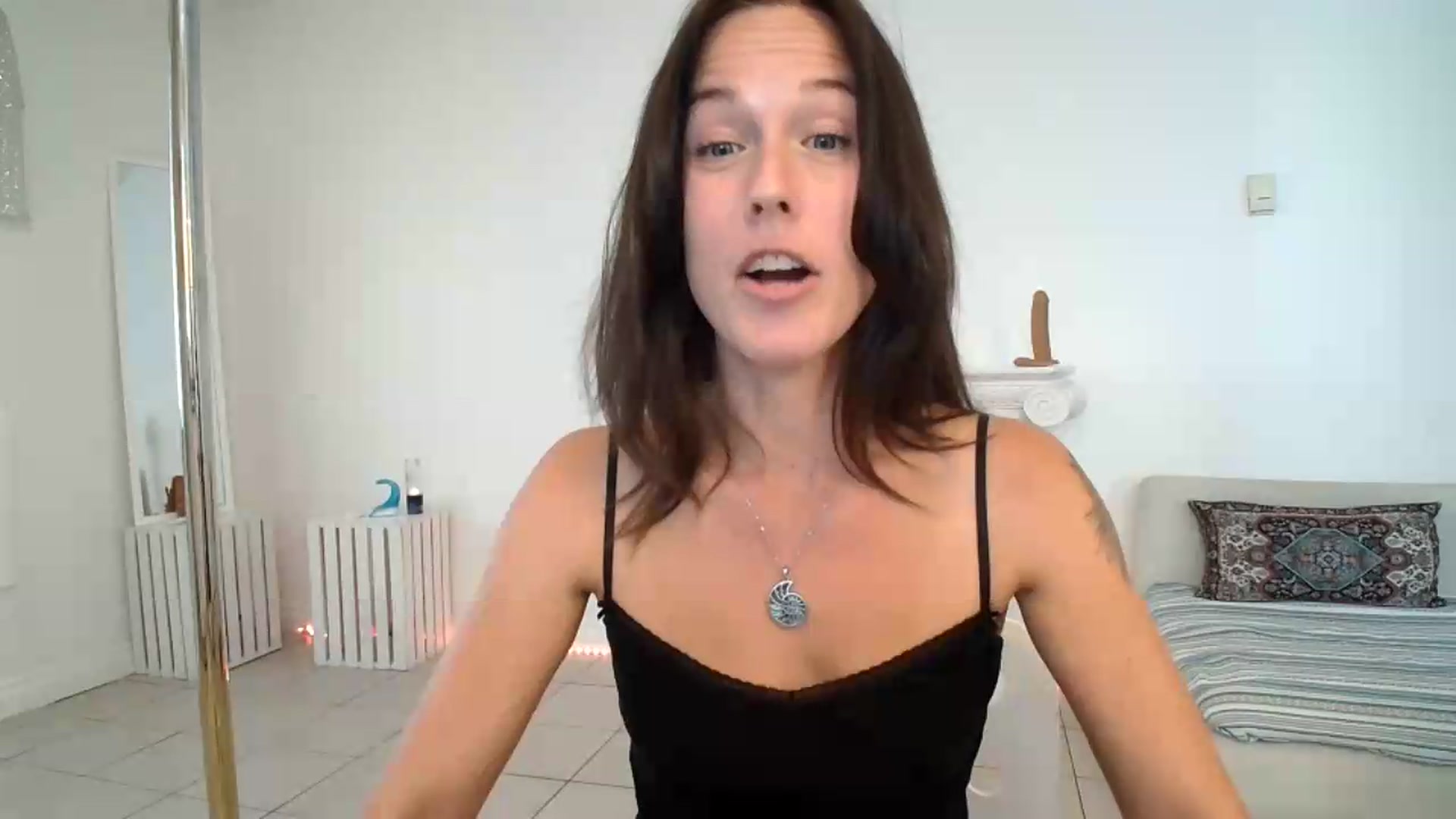 Gallery image thumbnail from ClitorisQueen's myfreecams stream on, 08/24/2026, 21:42 image 11 of 20