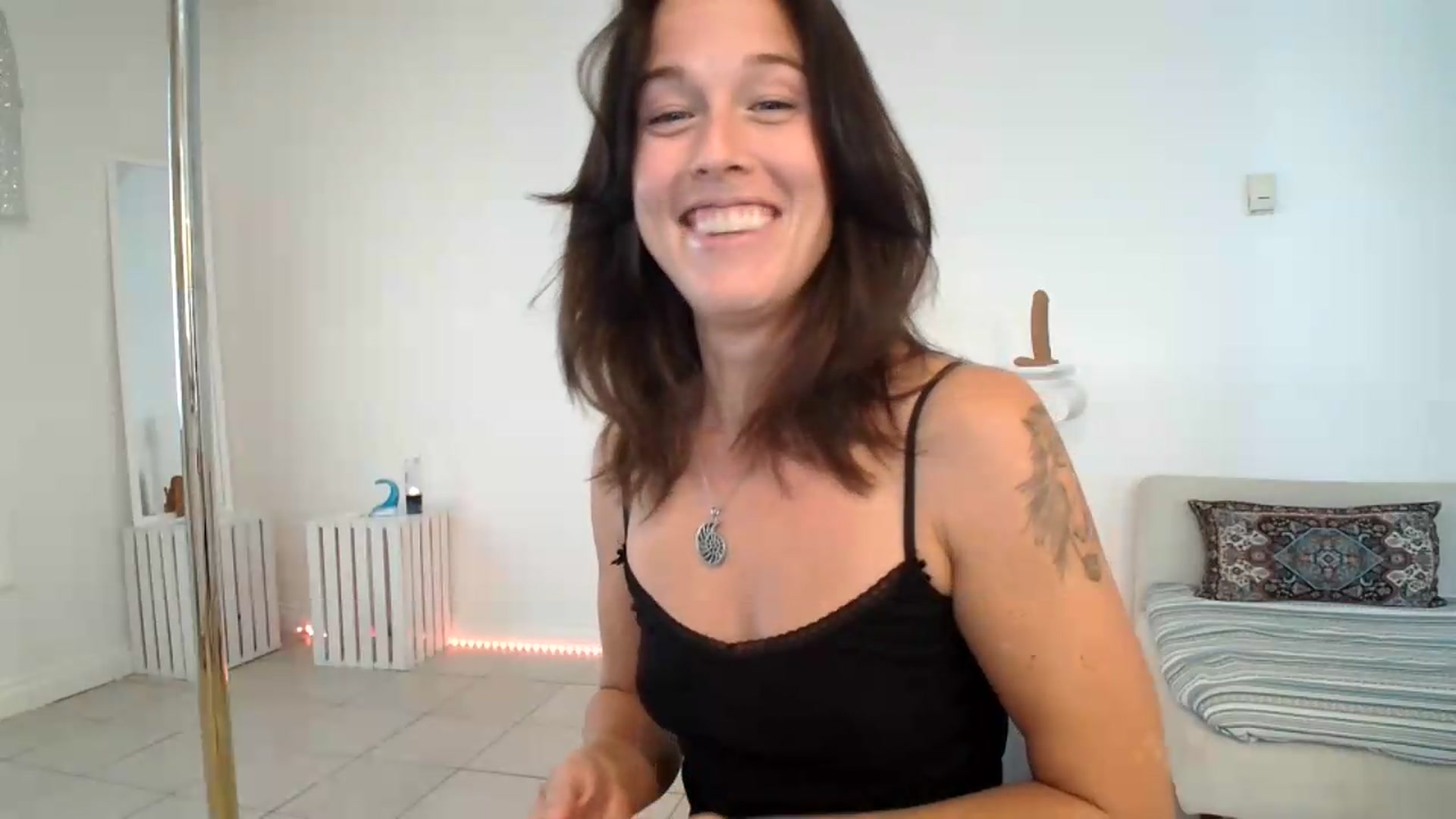 Gallery image thumbnail from ClitorisQueen's myfreecams stream on, 08/24/2026, 21:42 image 4 of 20