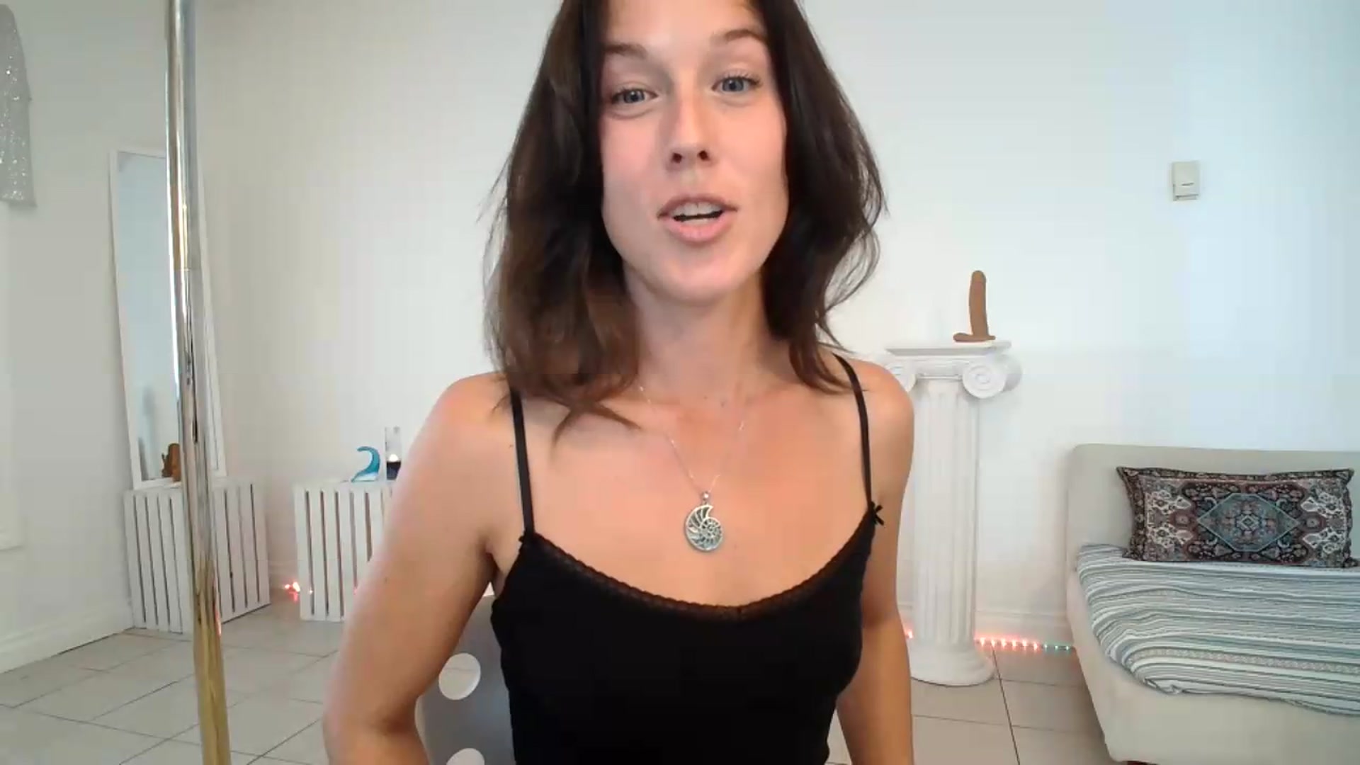 Gallery image thumbnail from ClitorisQueen's myfreecams stream on, 08/24/2026, 21:42 image 7 of 20