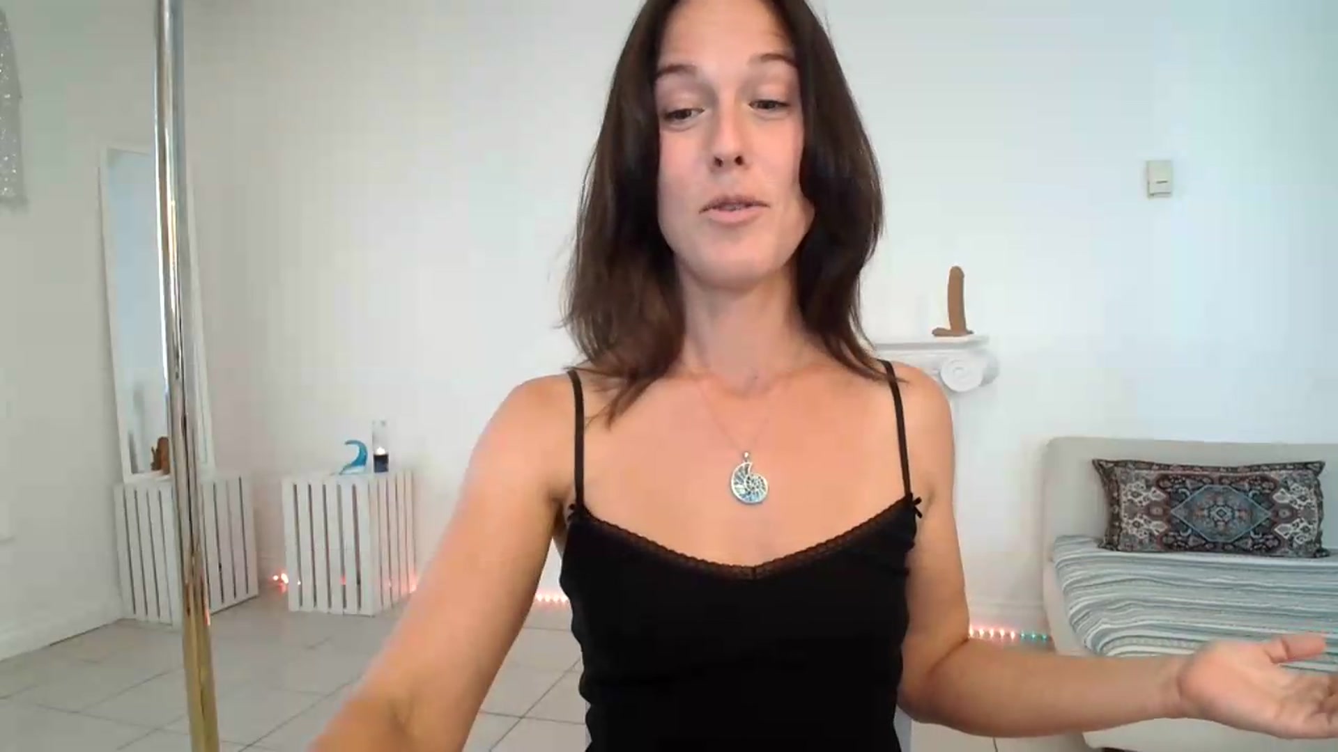 Gallery image thumbnail from ClitorisQueen's myfreecams stream on, 08/24/2026, 21:42 image 9 of 20