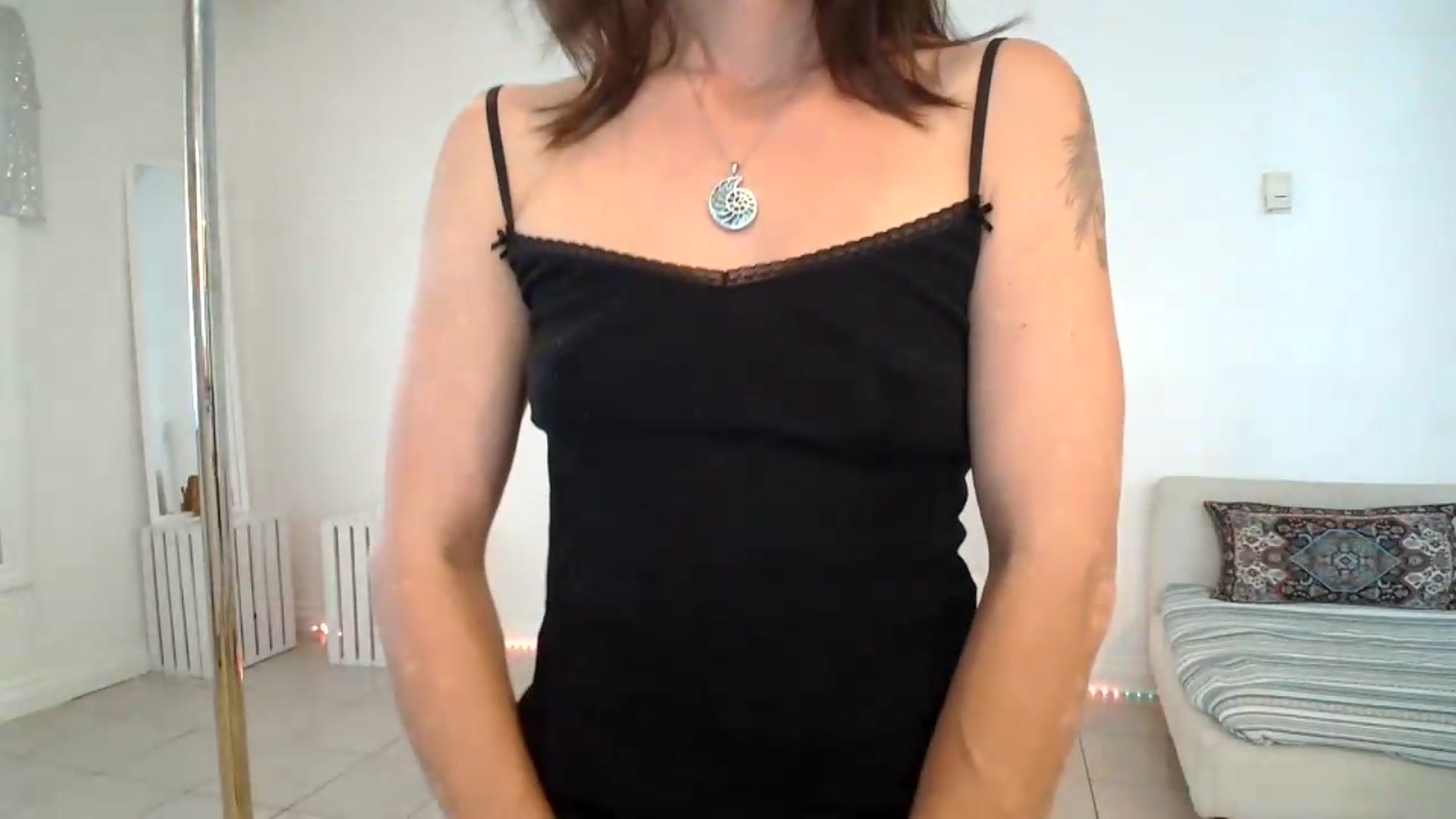 Gallery image thumbnail from ClitorisQueen's myfreecams stream on, 08/24/2026, 21:42 image 14 of 20