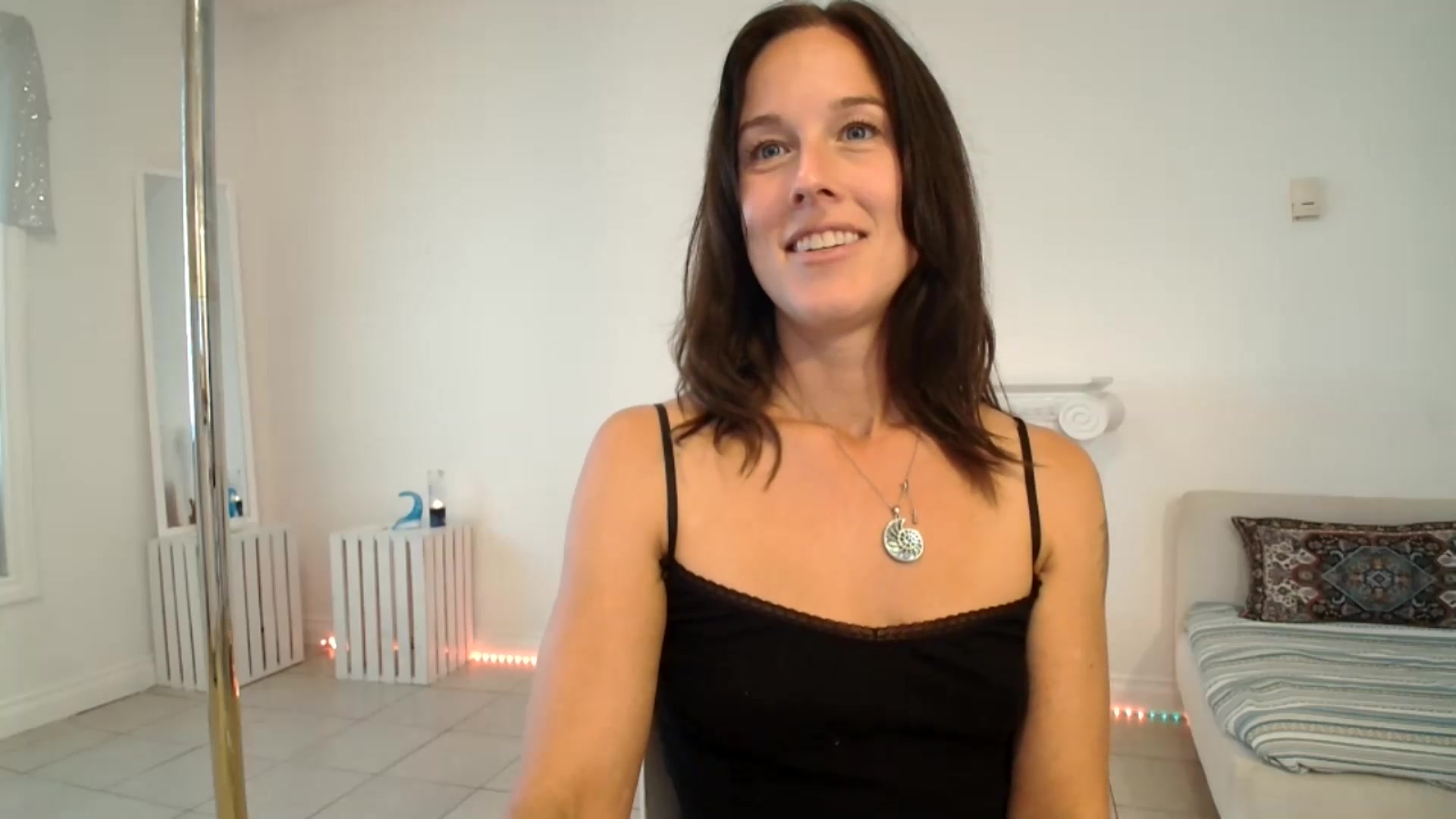 Gallery image thumbnail from ClitorisQueen's myfreecams stream on, 08/24/2026, 22:48 image 10 of 20