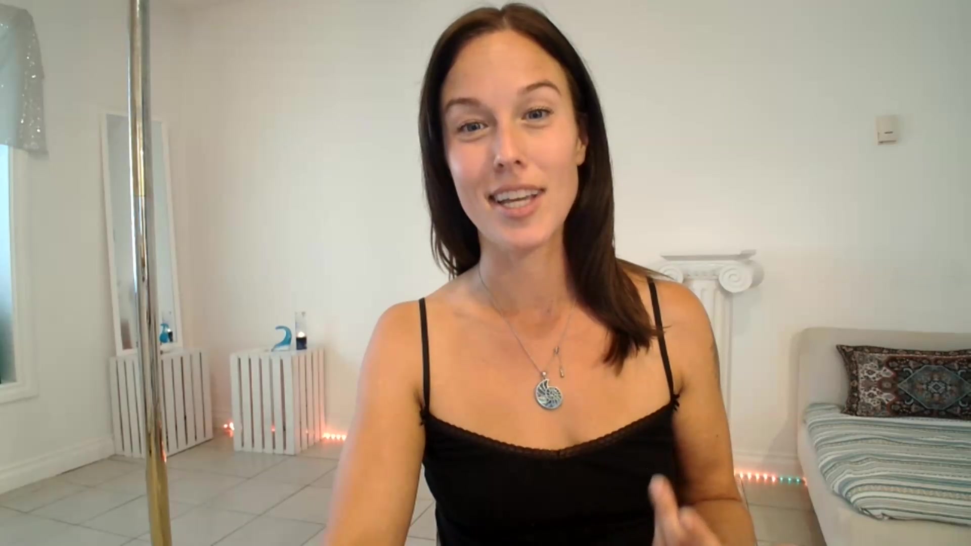 Gallery image thumbnail from ClitorisQueen's myfreecams stream on, 08/24/2026, 22:48 image 16 of 20